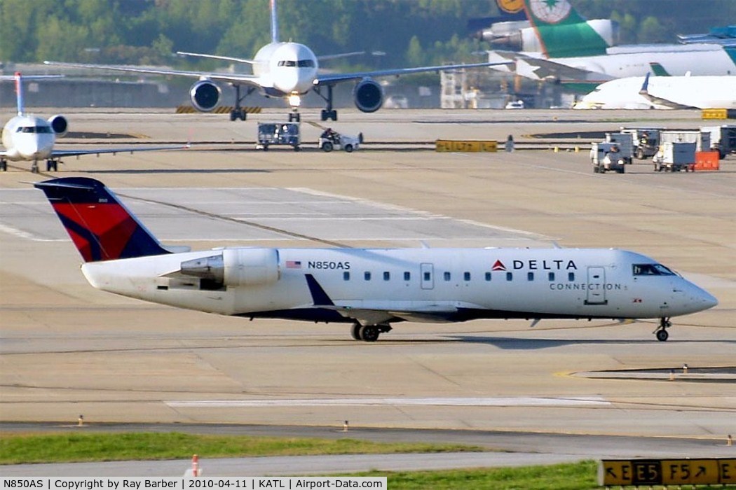 N850AS, 1999 Bombardier CRJ-200ER (CL-600-2B19) C/N 7355, Canadair CRJ-200ER [7355] (Delta Connection) Atlanta-Hartsfield~N 11/04/2010