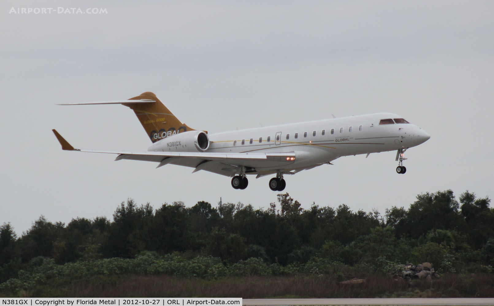 N381GX, 2012 Bombardier Global 6000 (BD-700-1A10) C/N 9381, Global 6000 arriving at NBAA