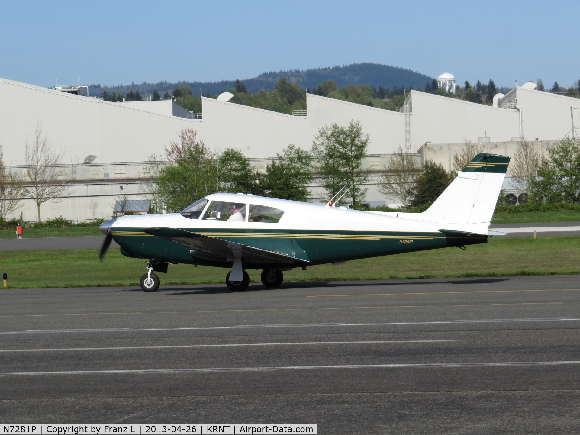 N7281P, 1961 Piper PA-24-250 Comanche C/N 24-2458, On taxiway ALPHA at Retnon