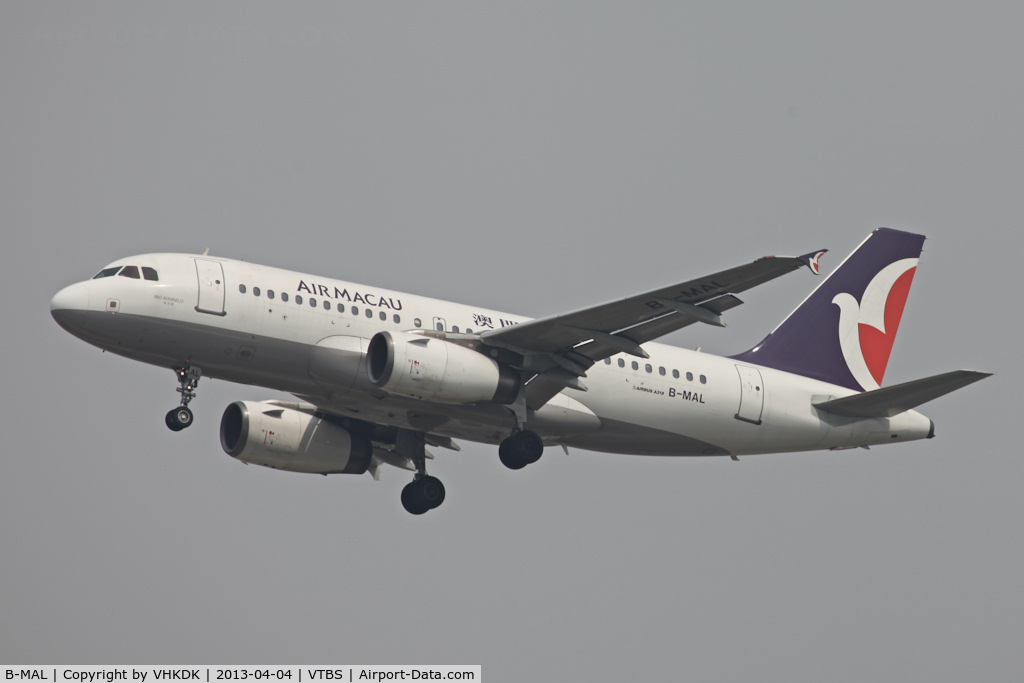 B-MAL, 2002 Airbus A319-132 C/N 1790, Rio Amerelo about to land.