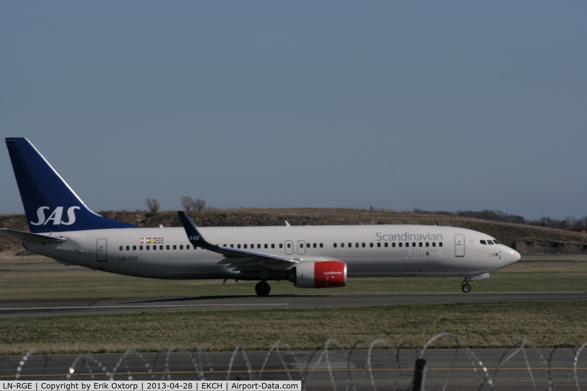LN-RGE, 2013 Boeing 737-883 C/N 38037, Taking off from rw 22R