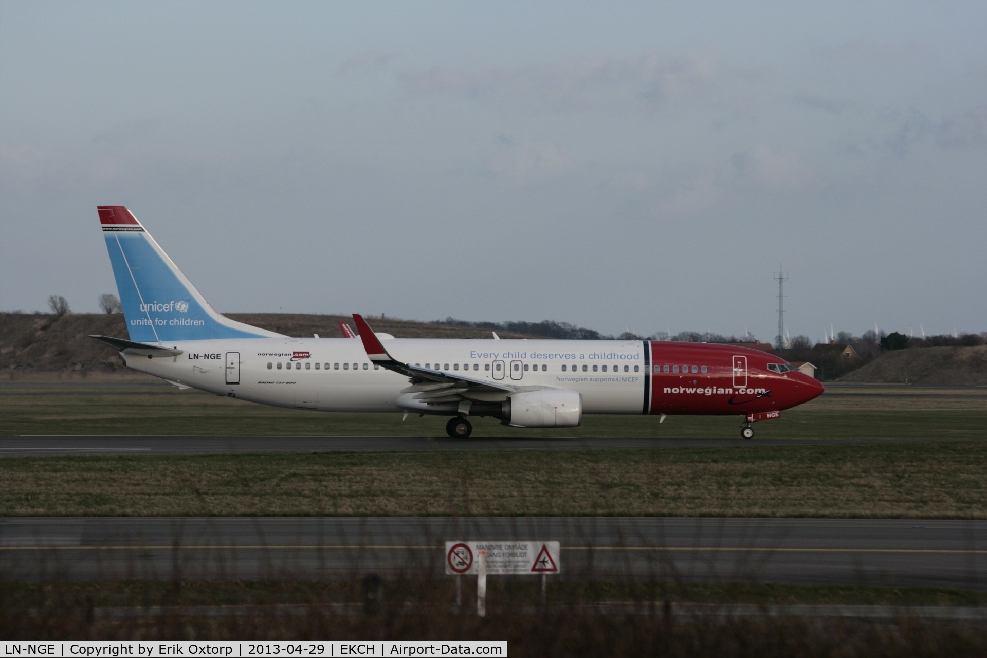 LN-NGE, 2012 Boeing 737-8JP C/N 39050, Taking off on rw 22R