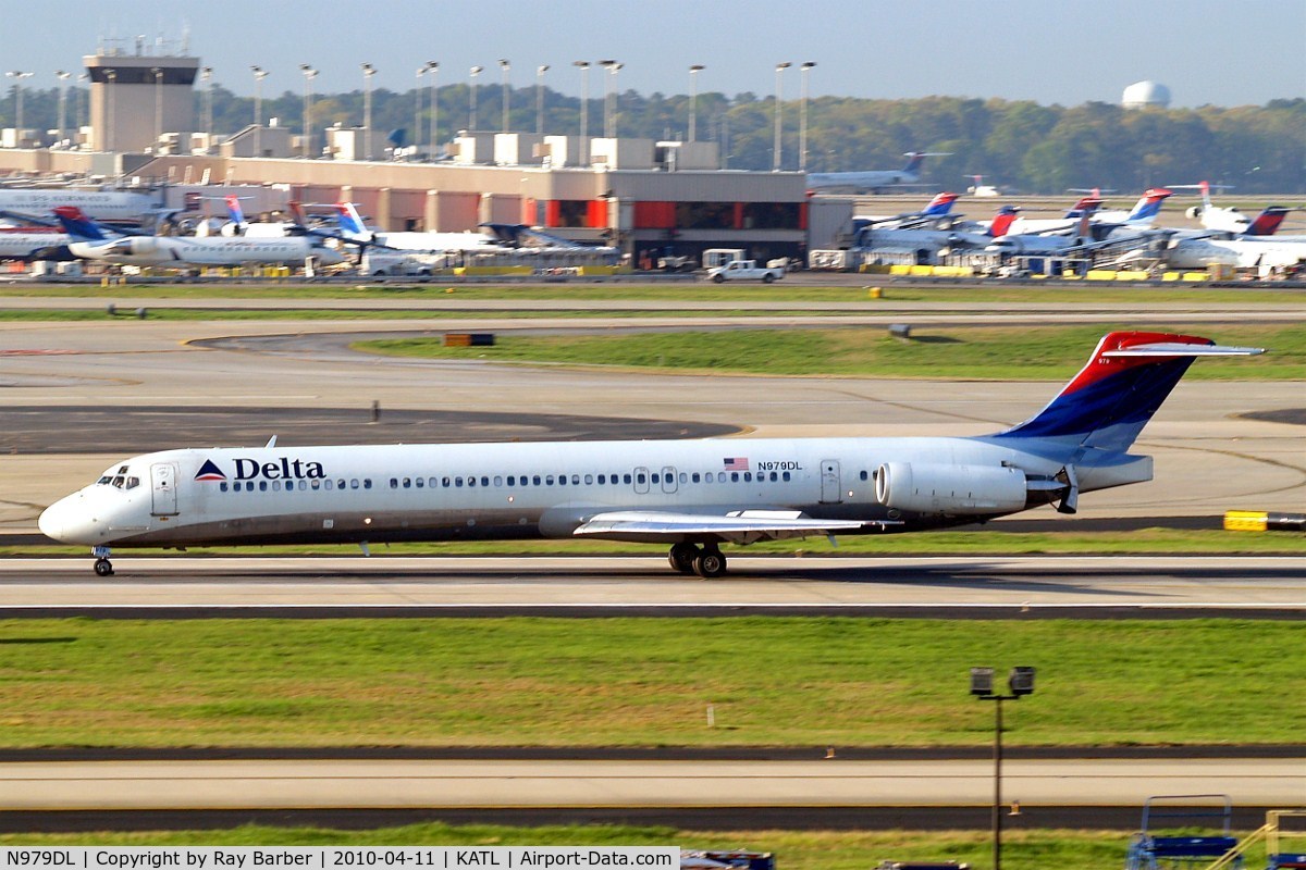 N979DL, 1991 McDonnell Douglas MD-88 C/N 53266, N979DL   McDonnell Douglas DC-9-88 [53266] (Delta Air Lines) Atlanta-Hartsfield~N 11/04/2010.