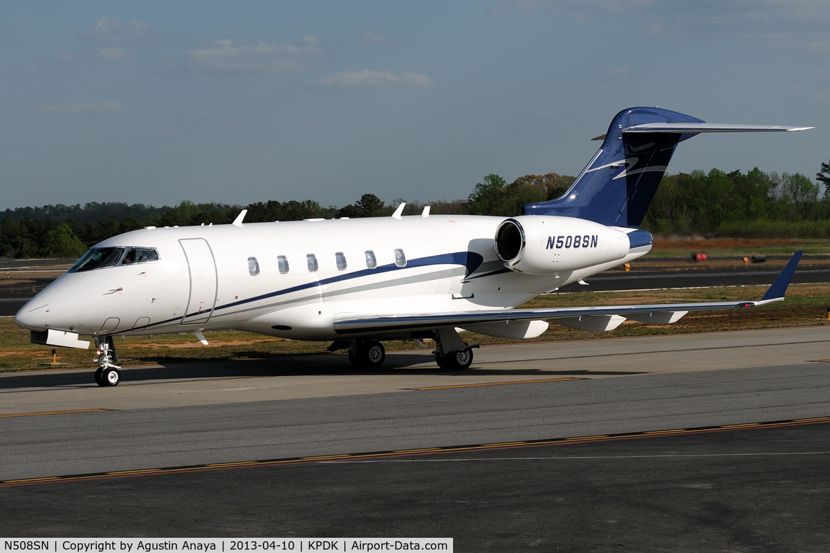 N508SN, 2009 Bombardier Challenger 300 (BD-100-1A10) C/N 20269, Just landed at PDK.