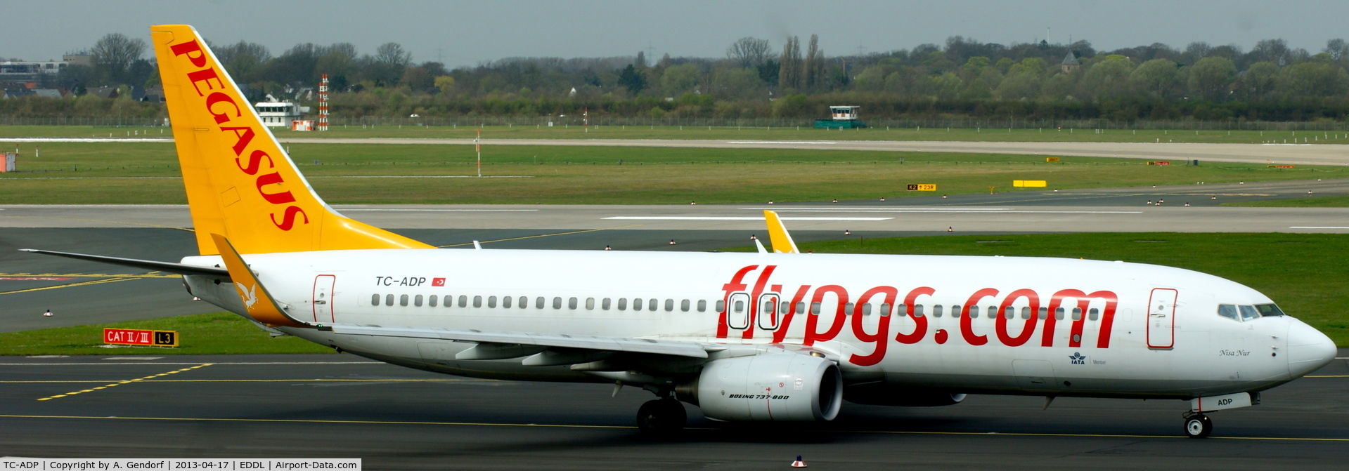 TC-ADP, 2011 Boeing 737-82R C/N 40720, Pegasus, is here on taxiway M at Düsseldorf Int´l (EDDL)