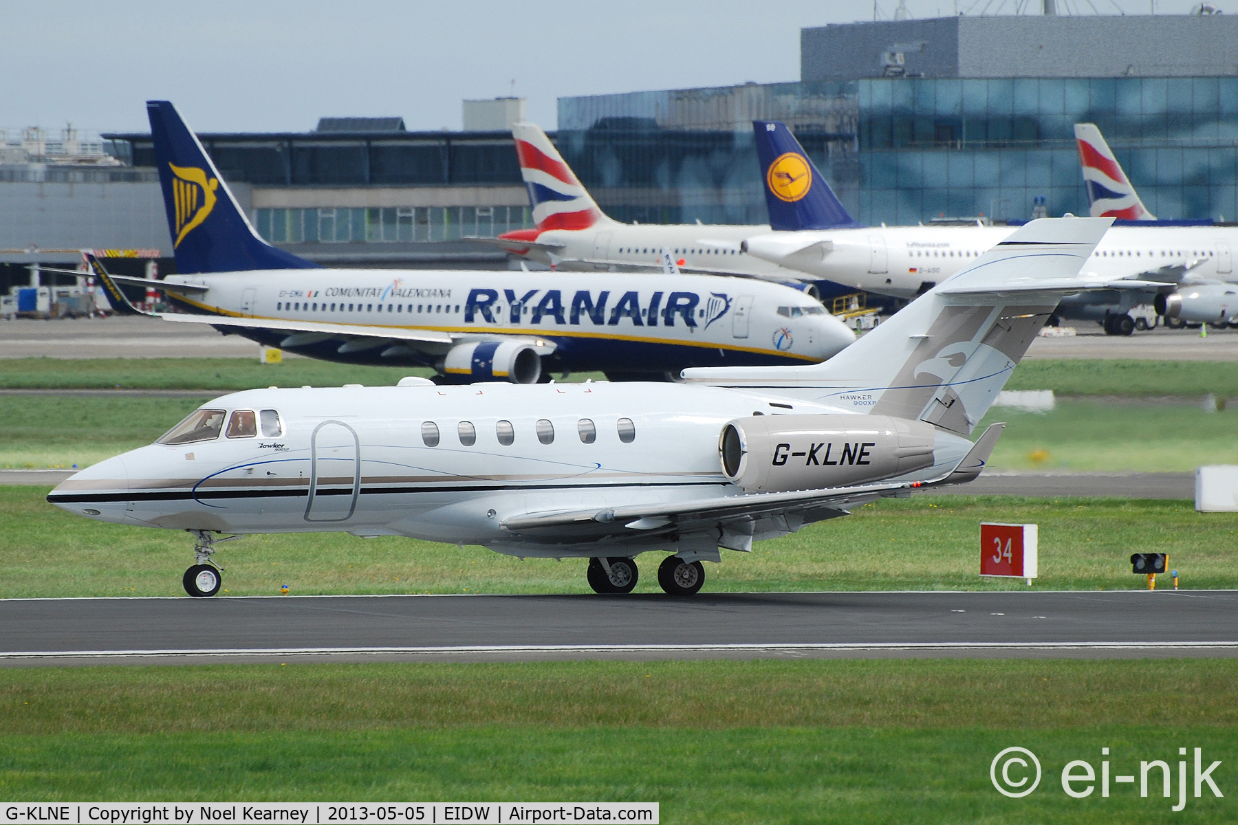 G-KLNE, 2011 Hawker Beechcraft 900XP C/N HA-0186, Lined up for departure off Rwy 28 at Dublin.