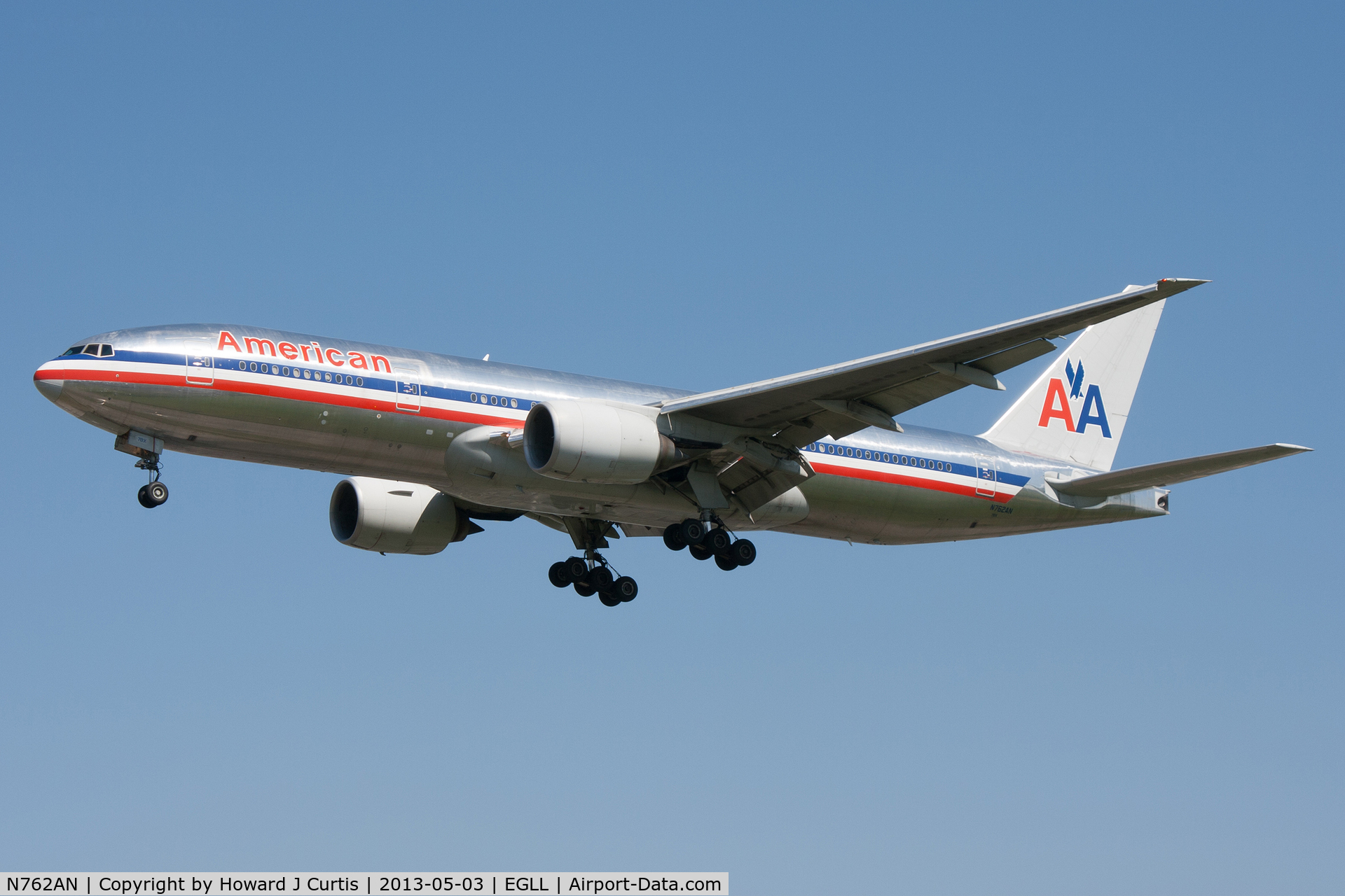 N762AN, 2002 Boeing 777-223 C/N 31479, American Airlines, on approach to runway 27L.