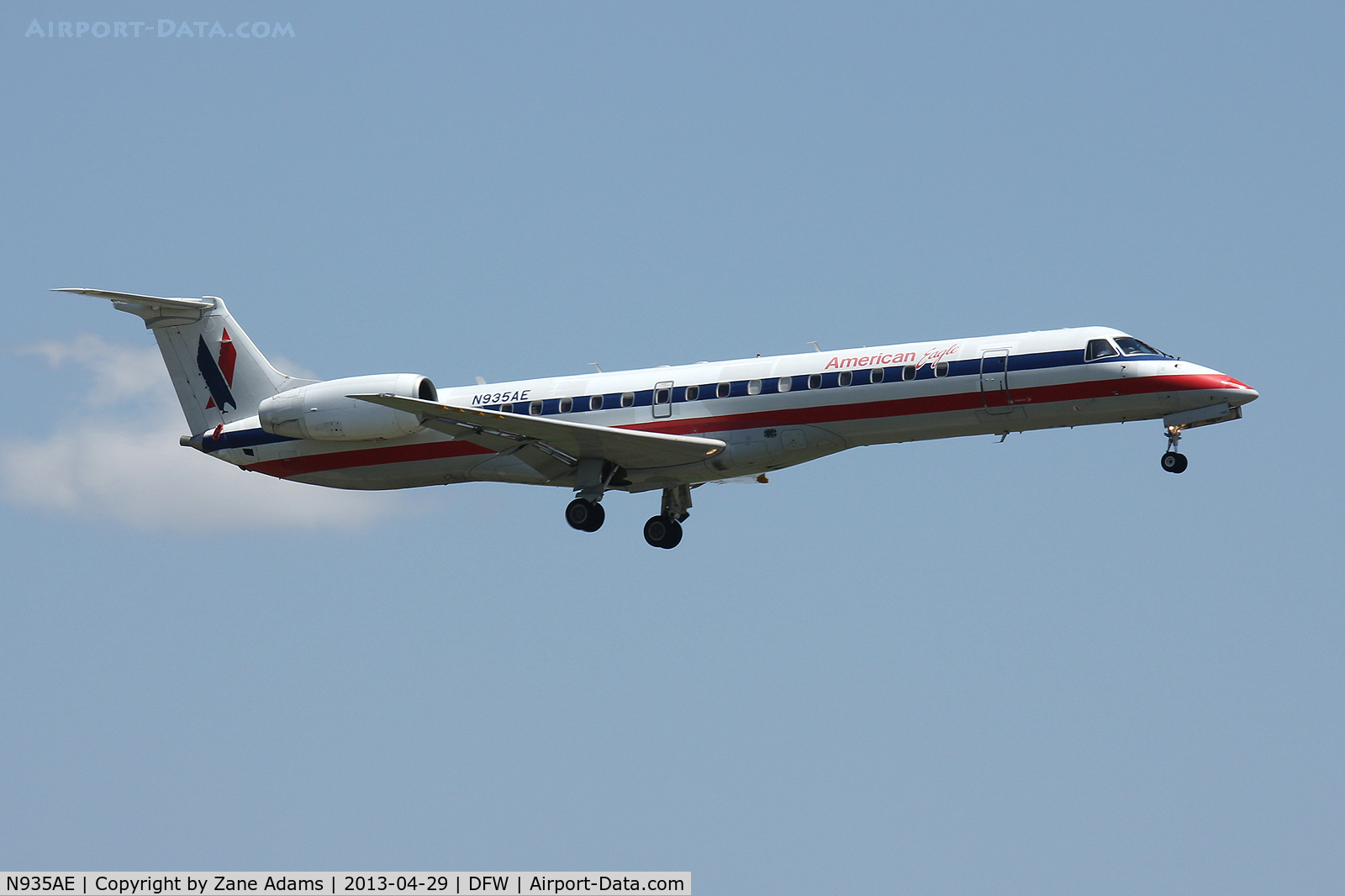 N935AE, 2005 Embraer ERJ-145LR (EMB-145LR) C/N 14500920, American Eagle landing at DFW Airport