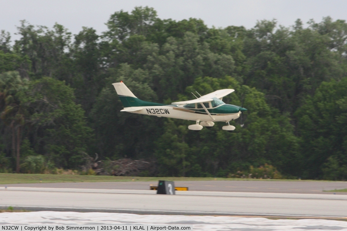 N32CW, 1977 Cessna 182Q Skylane C/N 18265680, Arriving at Sun N Fun 2013 - Lakeland, FL