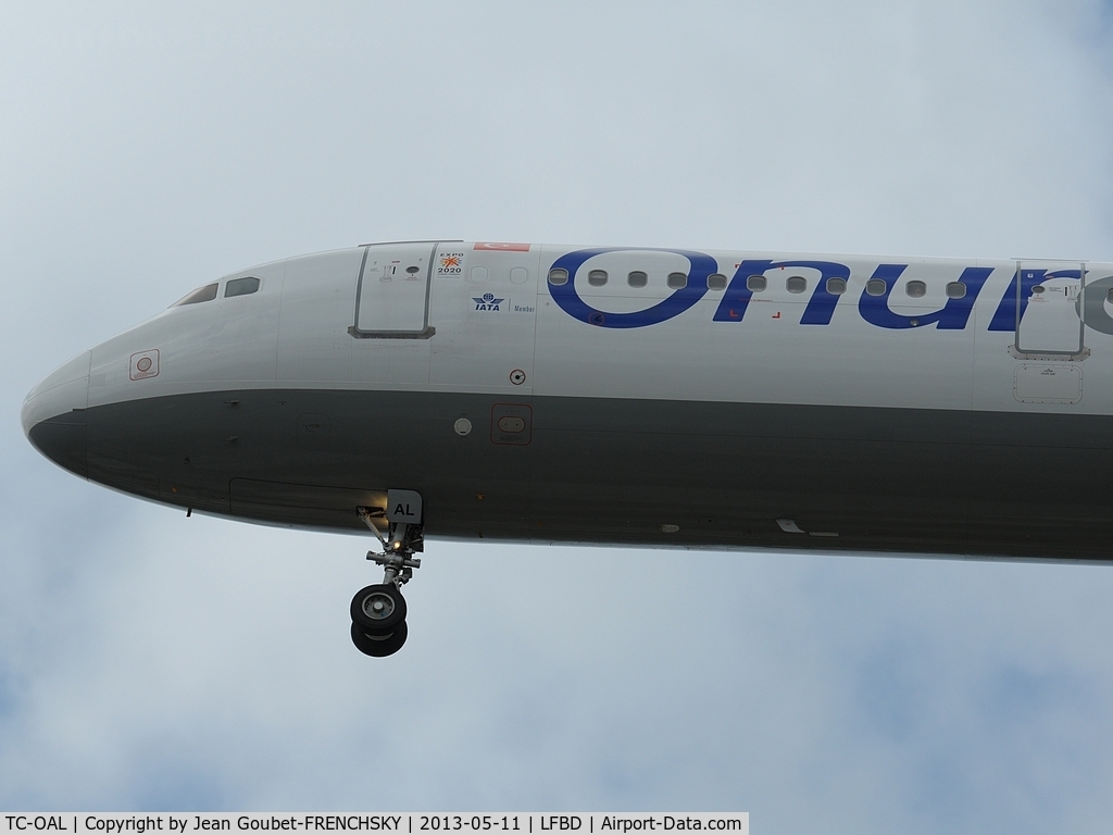 TC-OAL, 1999 Airbus A321-231 C/N 1004, ONUR AIR landing 23