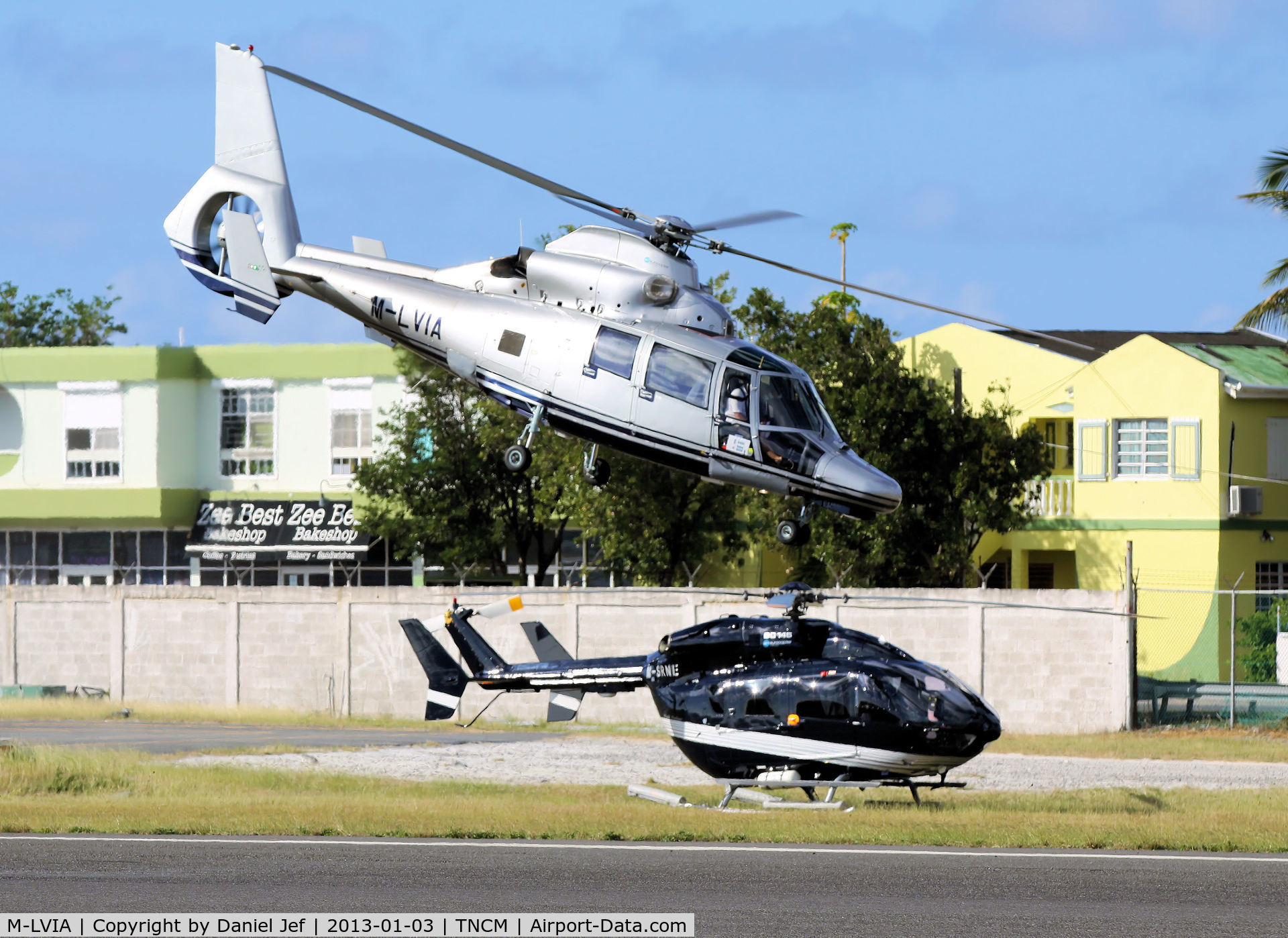 M-LVIA, Eurocopter AS-365N-3 Dauphin 2 C/N 6815, M-LVIA