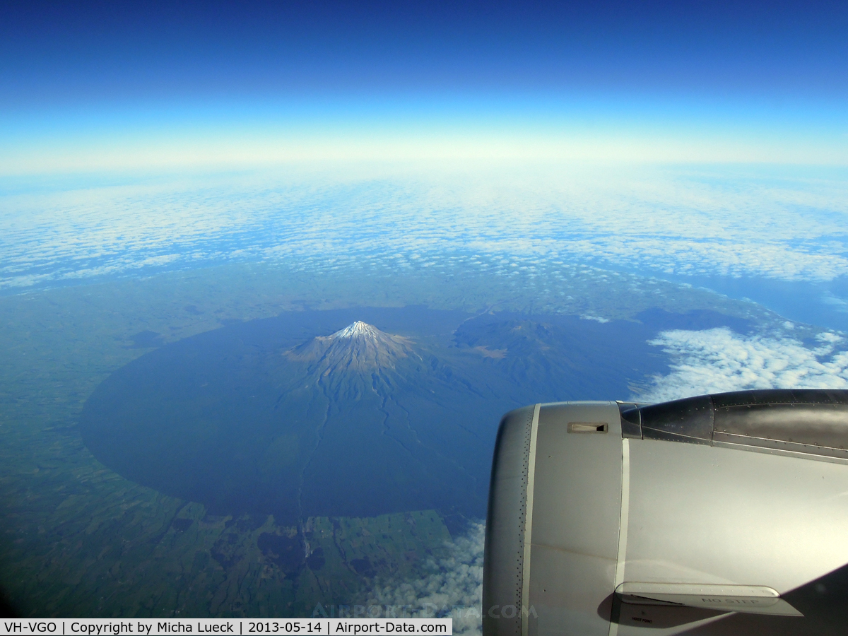 VH-VGO, 2010 Airbus A320-232 C/N 4356, Amazing view on Mt Taranaki (AKL-WLG)
