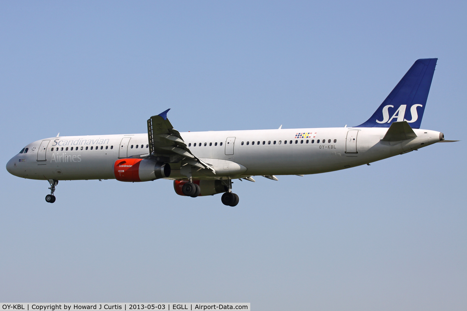OY-KBL, 2001 Airbus A321-232 C/N 1619, SAS, on approach to runway 27L.