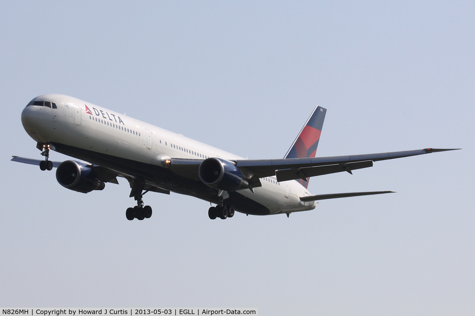 N826MH, 1999 Boeing 767-432/ER C/N 29713, Delta Airlines, on approach to runway 27L.