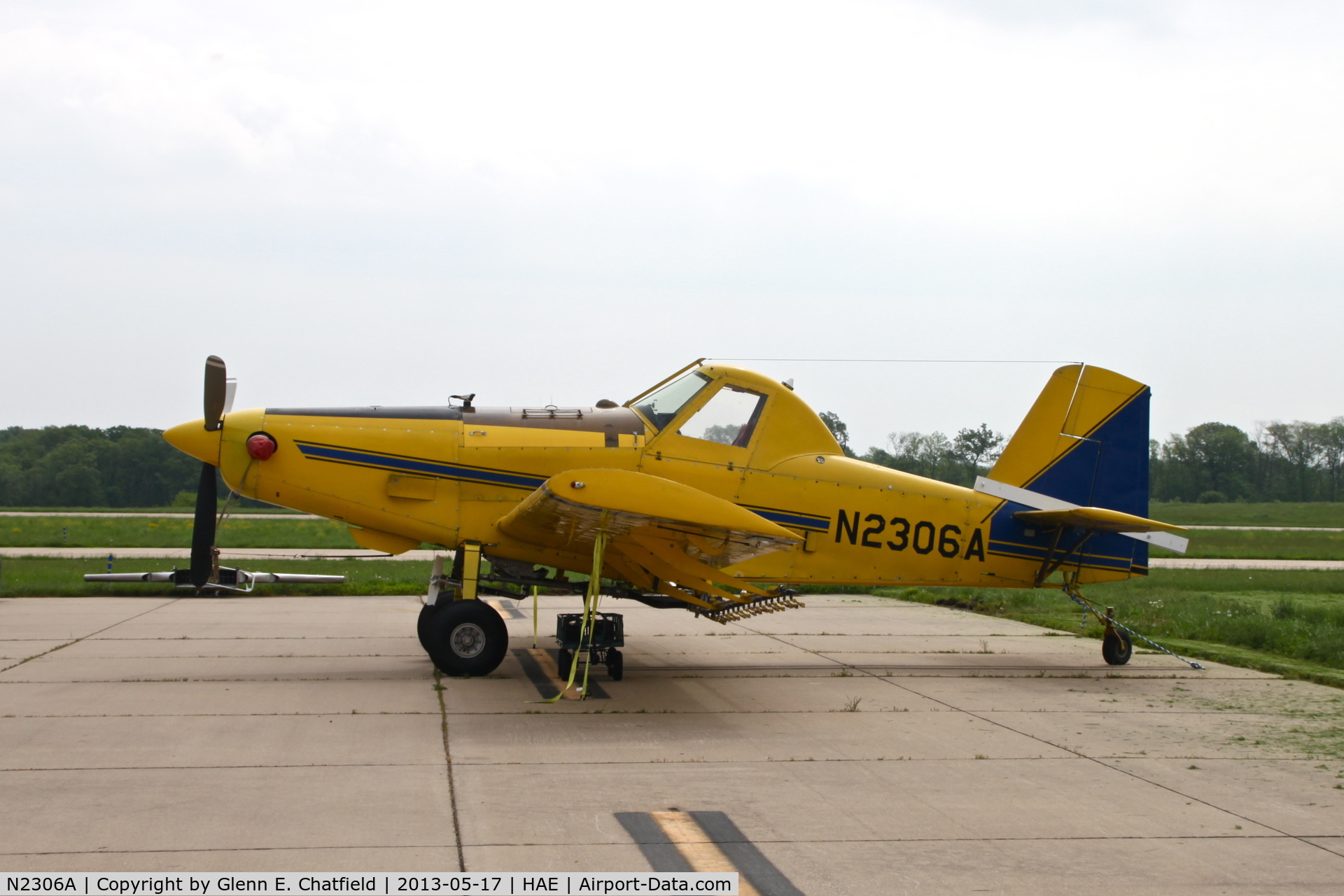N2306A, 1981 Air Tractor Inc AT-400 C/N 400-0345, On the ramp away from all the antiques