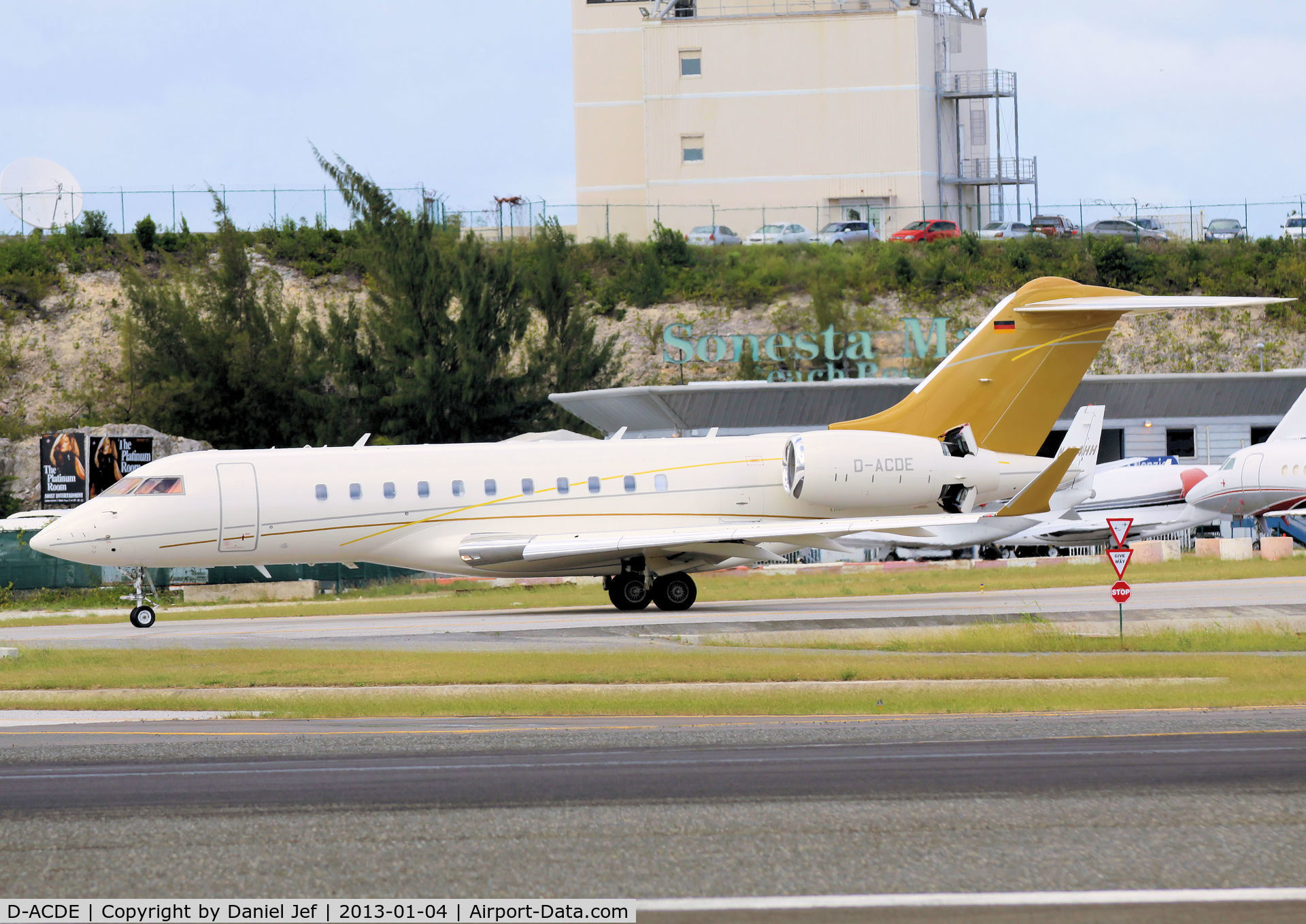D-ACDE, 2010 Bombardier BD-700-1A11 Global Express C/N 9405, D-ACDE