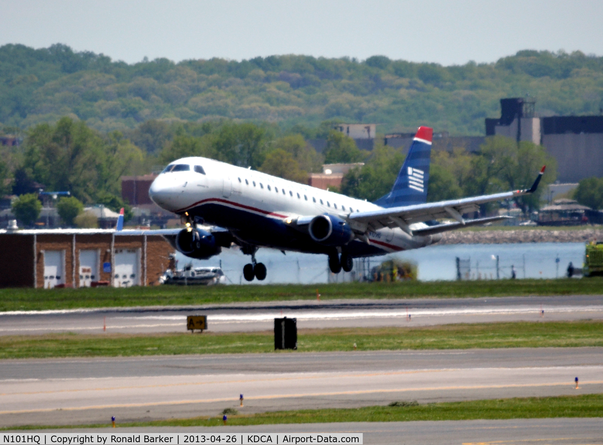 N101HQ, 2007 Embraer 175LR (ERJ-170-200LR) C/N 17000156, Approach to DCA