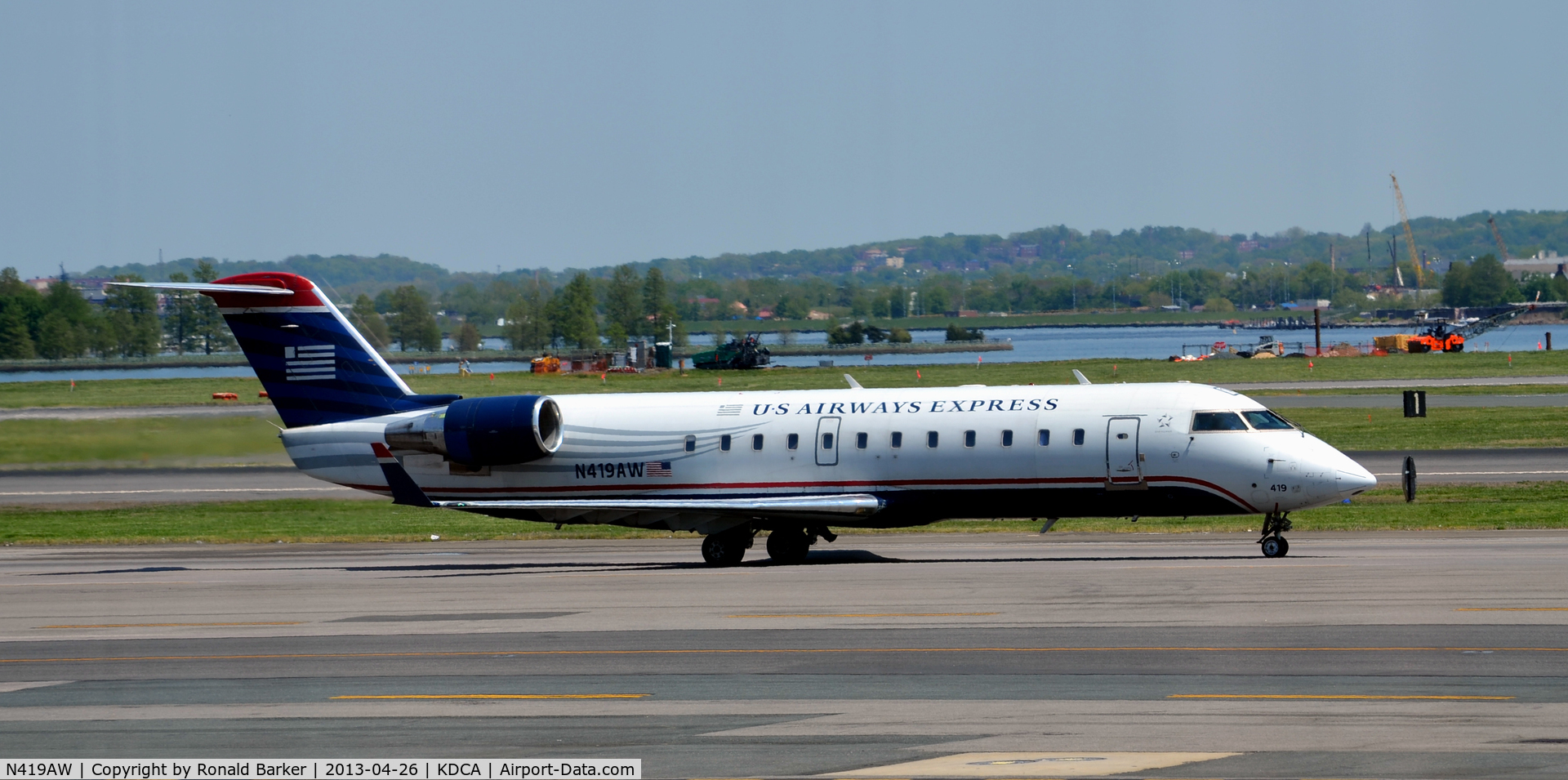 N419AW, 2002 Bombardier CRJ-200LR (CL-600-2B19) C/N 7633, Taxi DCA