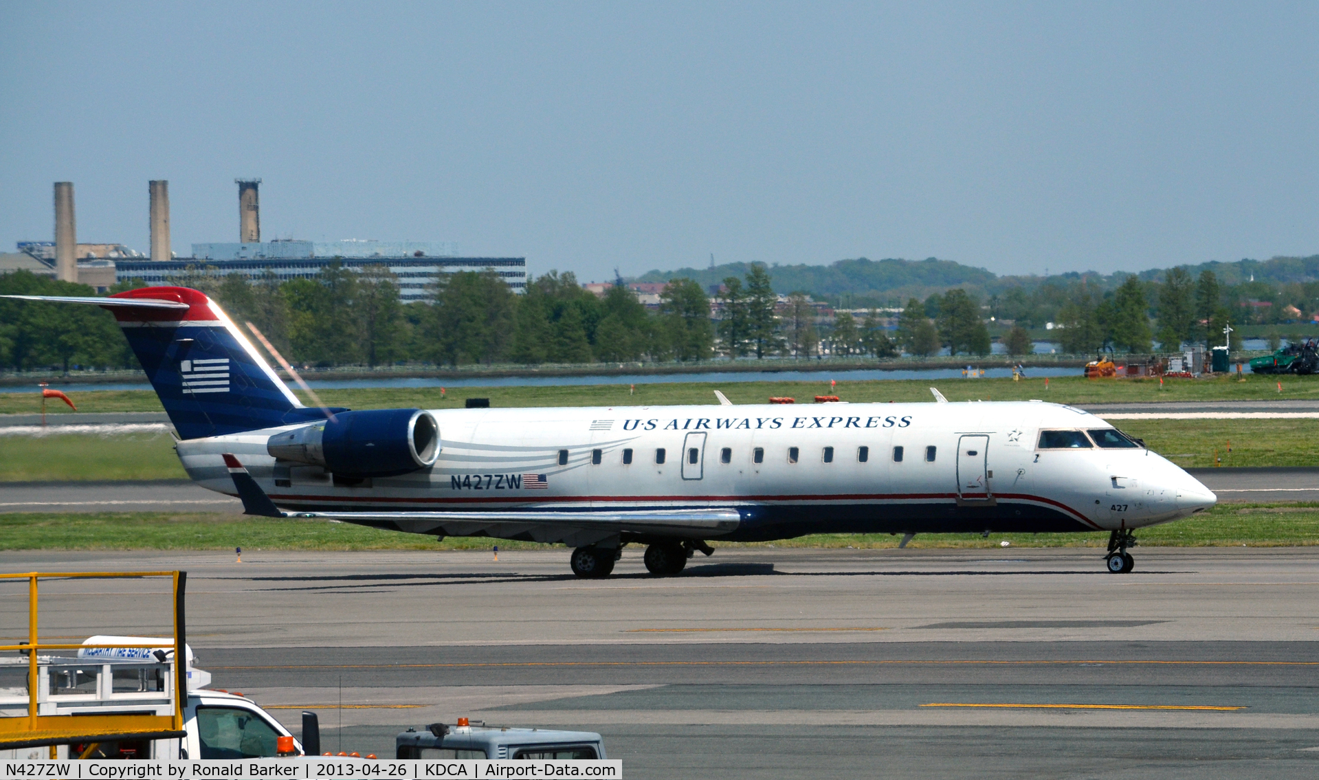 N427ZW, 2002 Bombardier CRJ-200LR (CL-600-2B19) C/N 7685, Taxi DCA