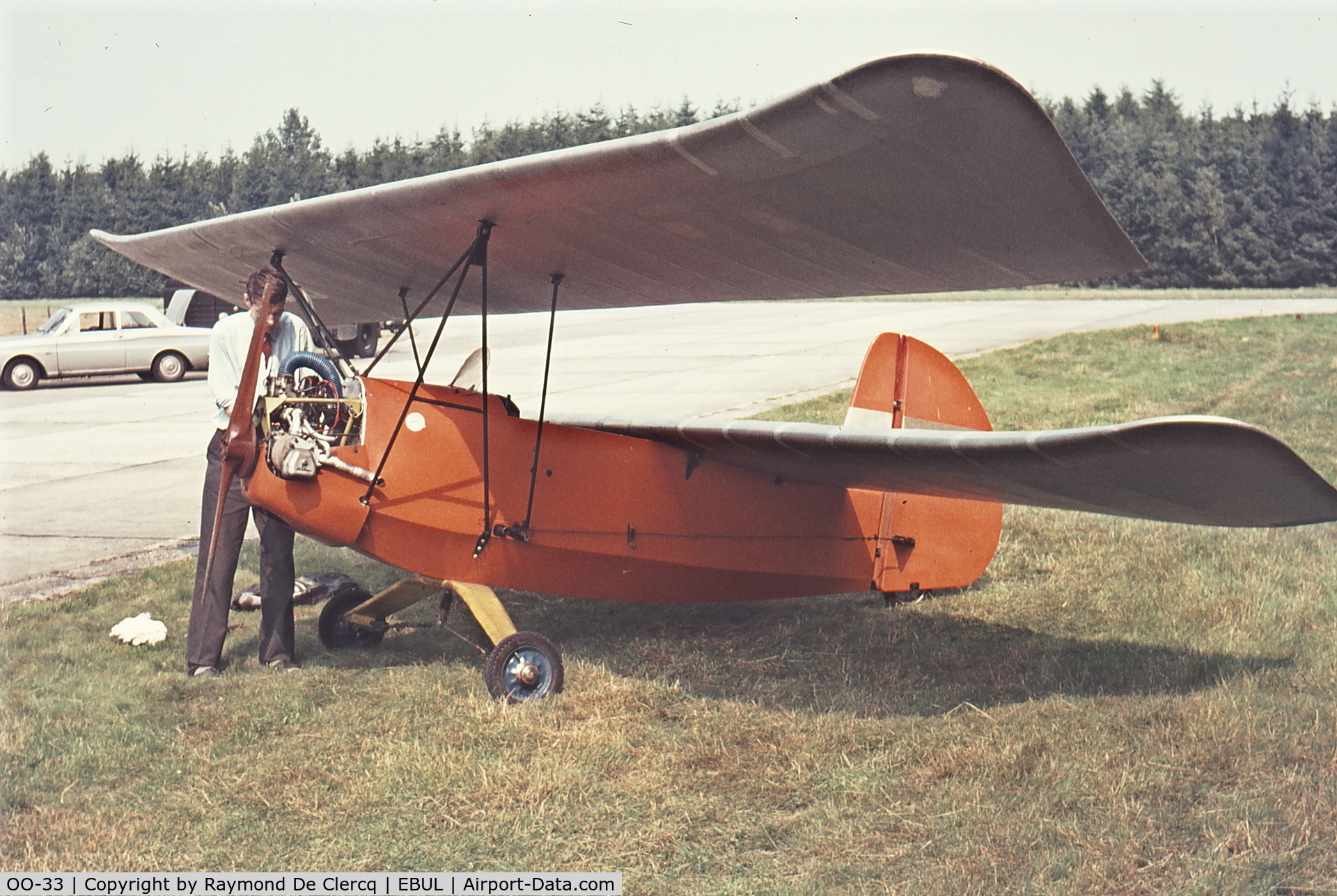 OO-33, Mignet HM.293 Pou-du-Ciel C/N Not found OO-33, With his builder Paul Verplancke at Ursel in the summer of 1970