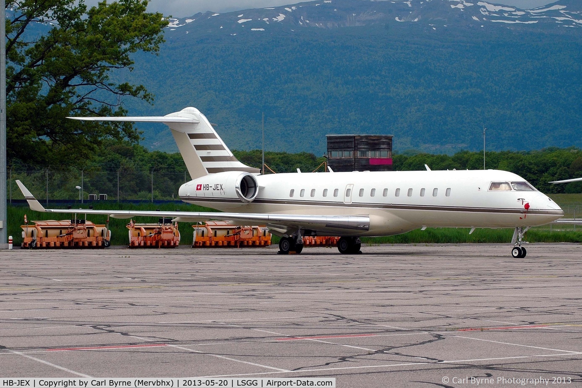 HB-JEX, 2005 Bombardier Global Express (BD-700-1A10) C/N 9145, A visitor for EBACE parked on the North Apron.