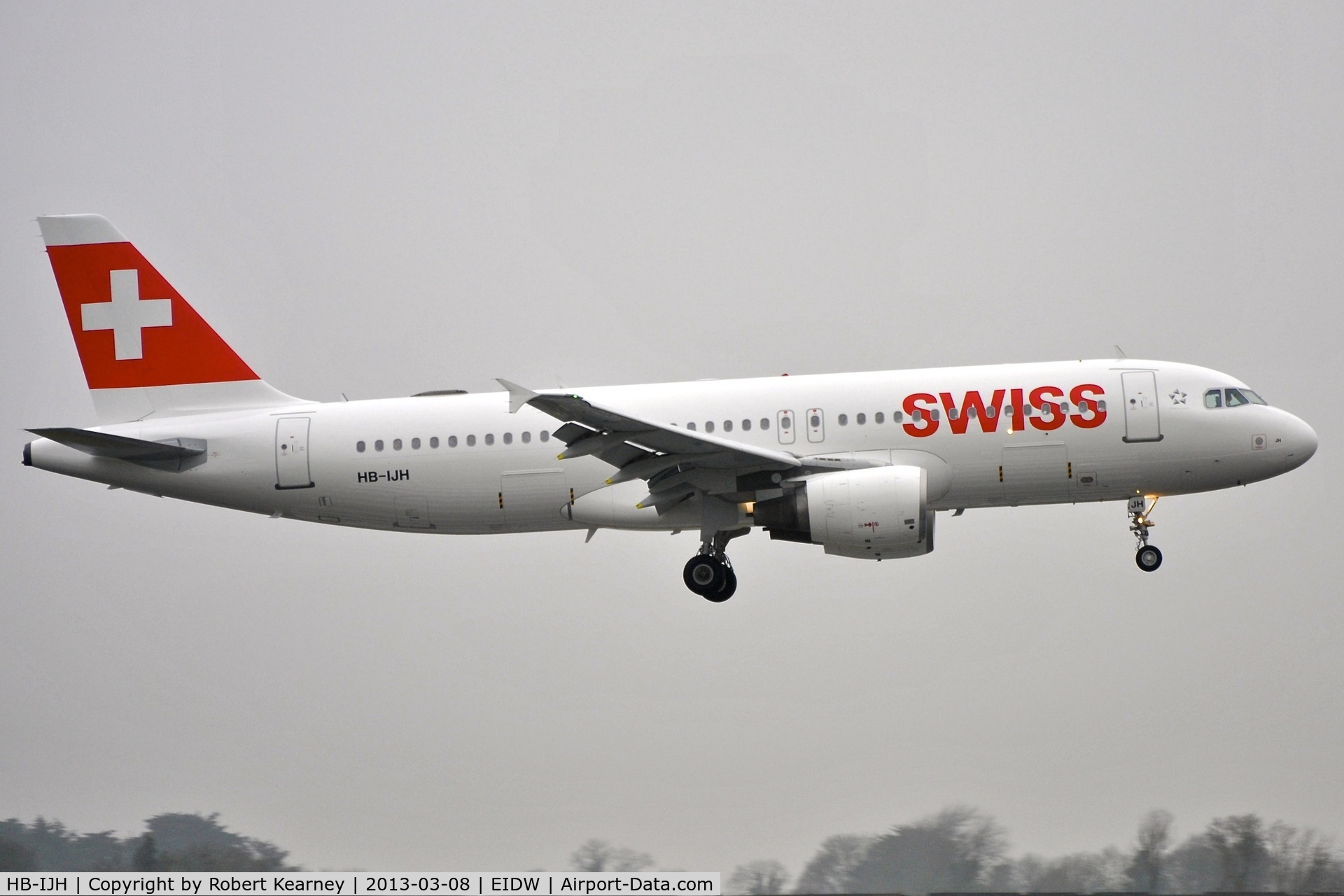 HB-IJH, 1996 Airbus A320-214 C/N 574, On short finals for r/w 10