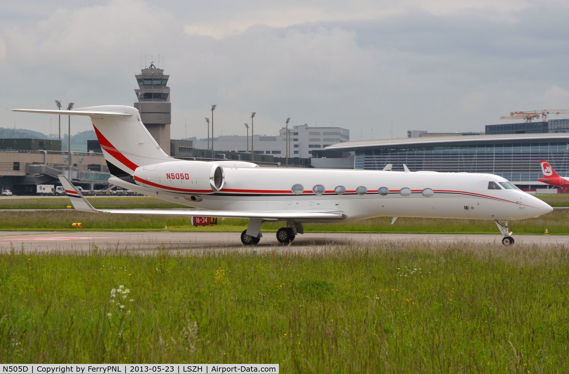 N505D, Gulfstream Aerospace GV-SP (G550) C/N 5323, Warbler G550 arriving in ZRH