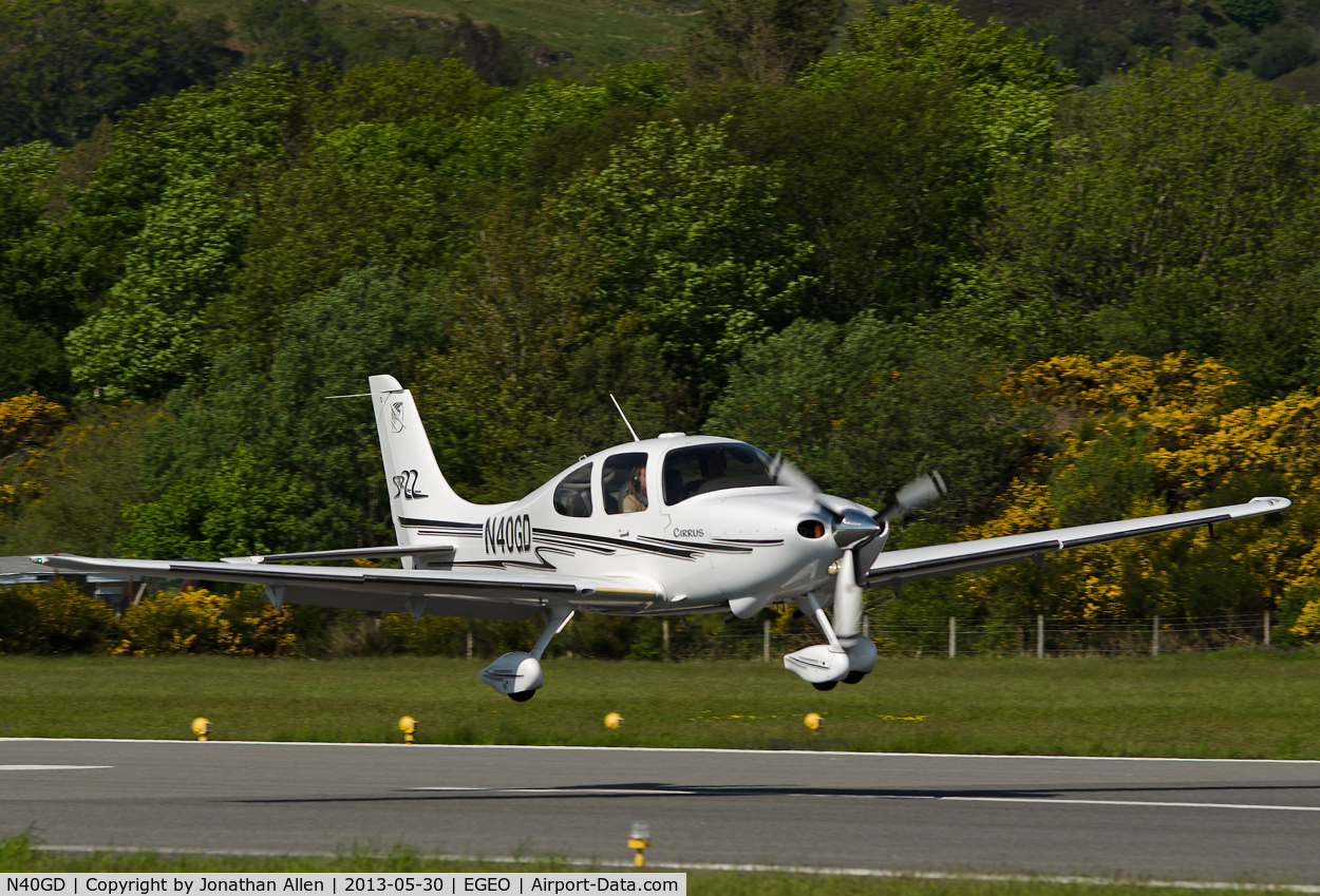 N40GD, 2003 Cirrus SR22 C/N 0473, About to land at Oban Airport.