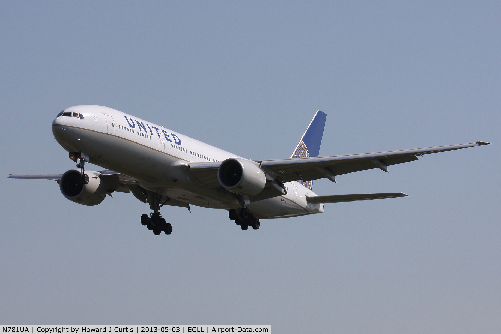 N781UA, 1996 Boeing 777-222 C/N 26945, United Airlines, on approach to runway 27L.