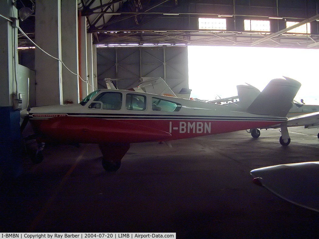 I-BMBN, 1968 Beech V35TC Bonanza C/N D-8133, Beech V35 Bonanza [D-8133] Milan-Bresso~I  20/07/2004. Not the best of images as the light from the outside has made this darker.
