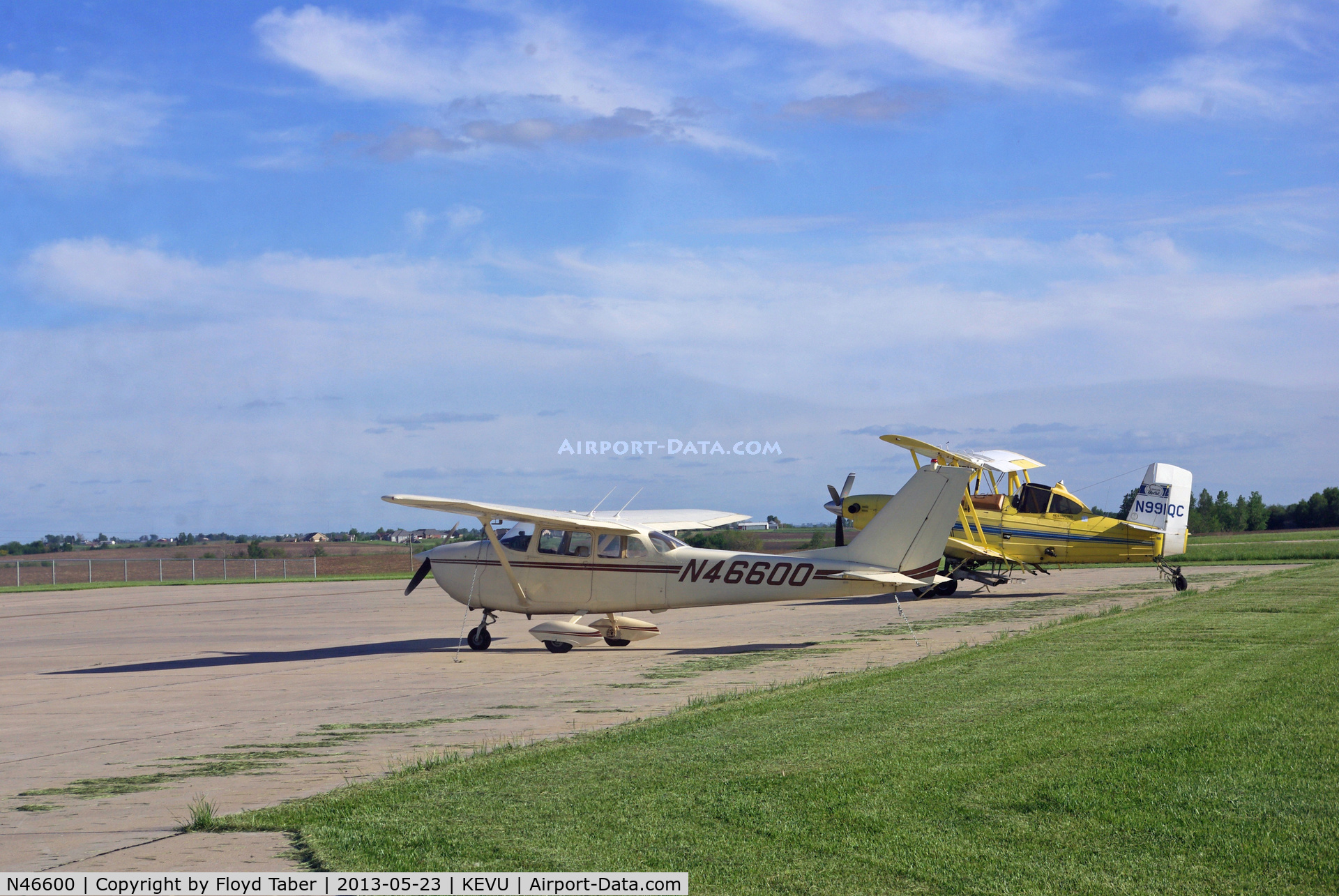 N46600, Cessna 172K Skyhawk C/N 17257376, Sitting on the ramp getting ready to take 3 young Eagles up