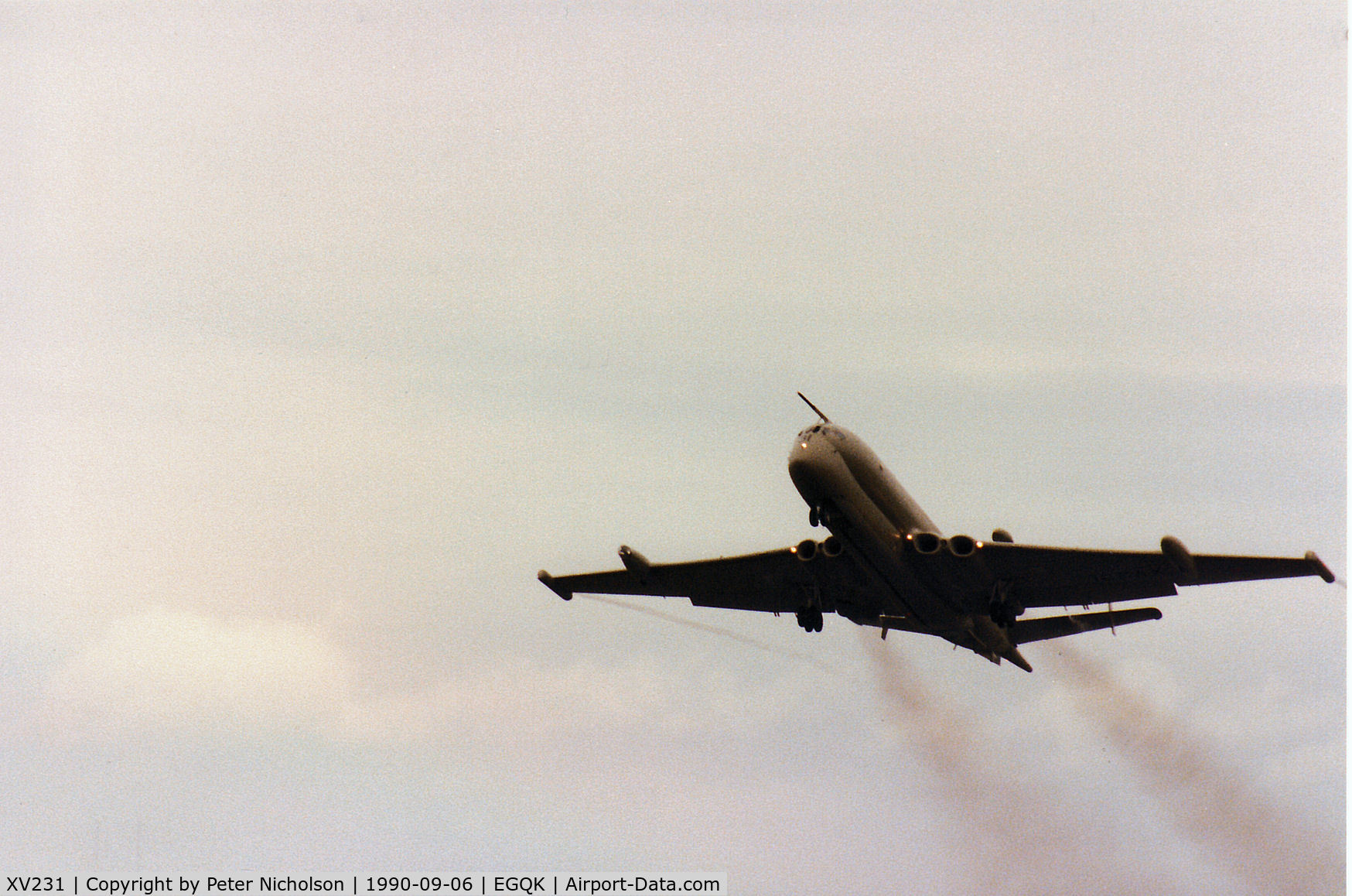 XV231, Hawker Siddeley Nimrod MR.2 C/N 8006, Nimrod MR.2 of 236 Operational Conversion Unit departing RAF Kinloss in September 1990.