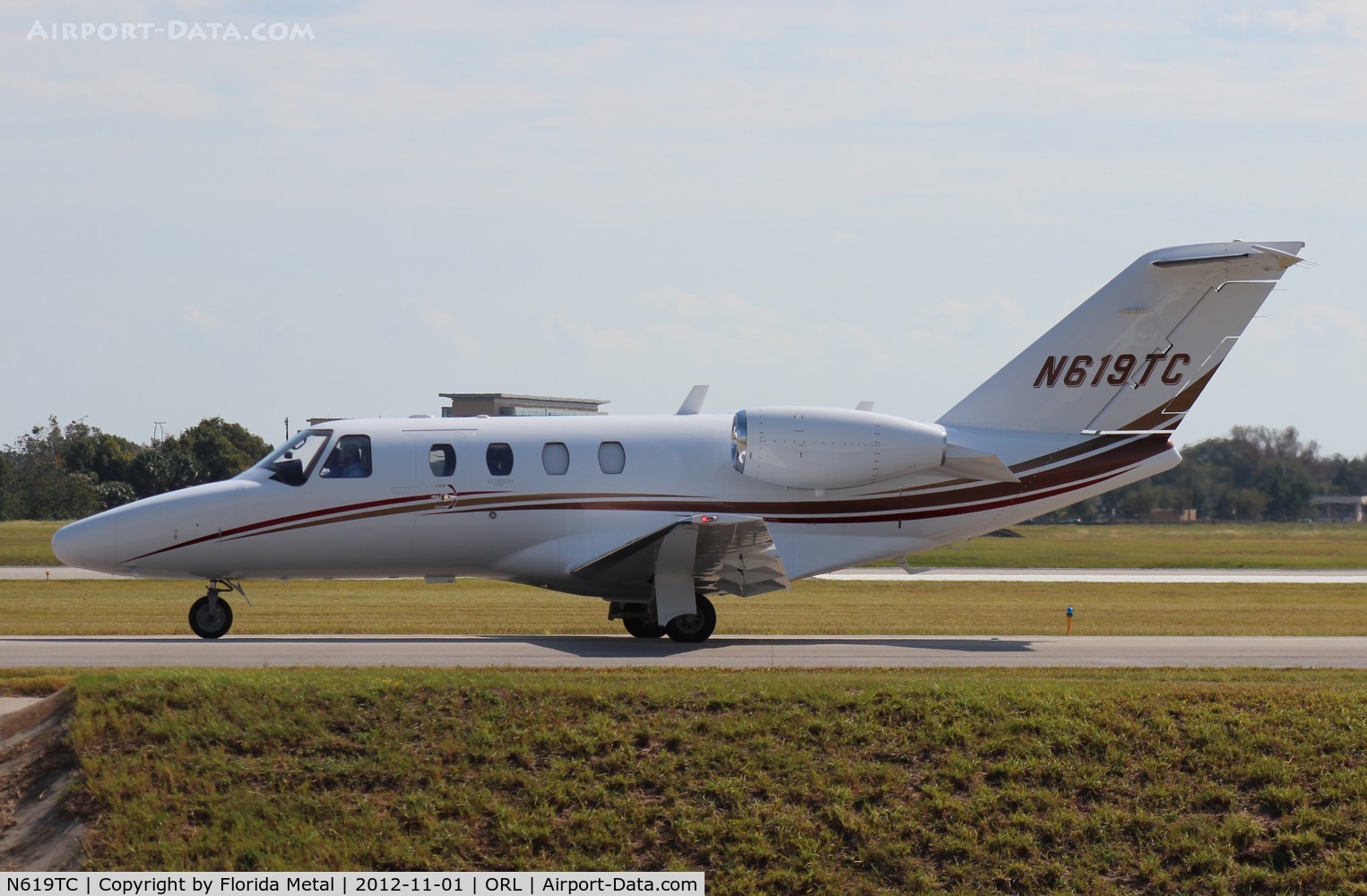 N619TC, Cessna 525 C/N 525-0698, CJ1 leaving NBAA