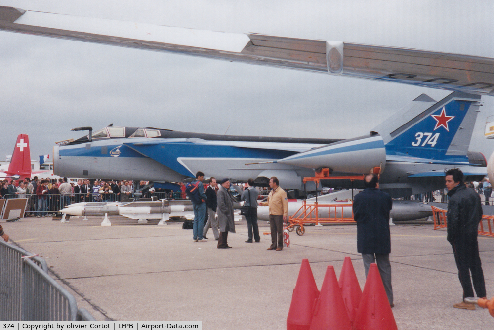 374, Mikoyan-Gurevich MiG-31 C/N N6970012149696, Paris airshow 1991