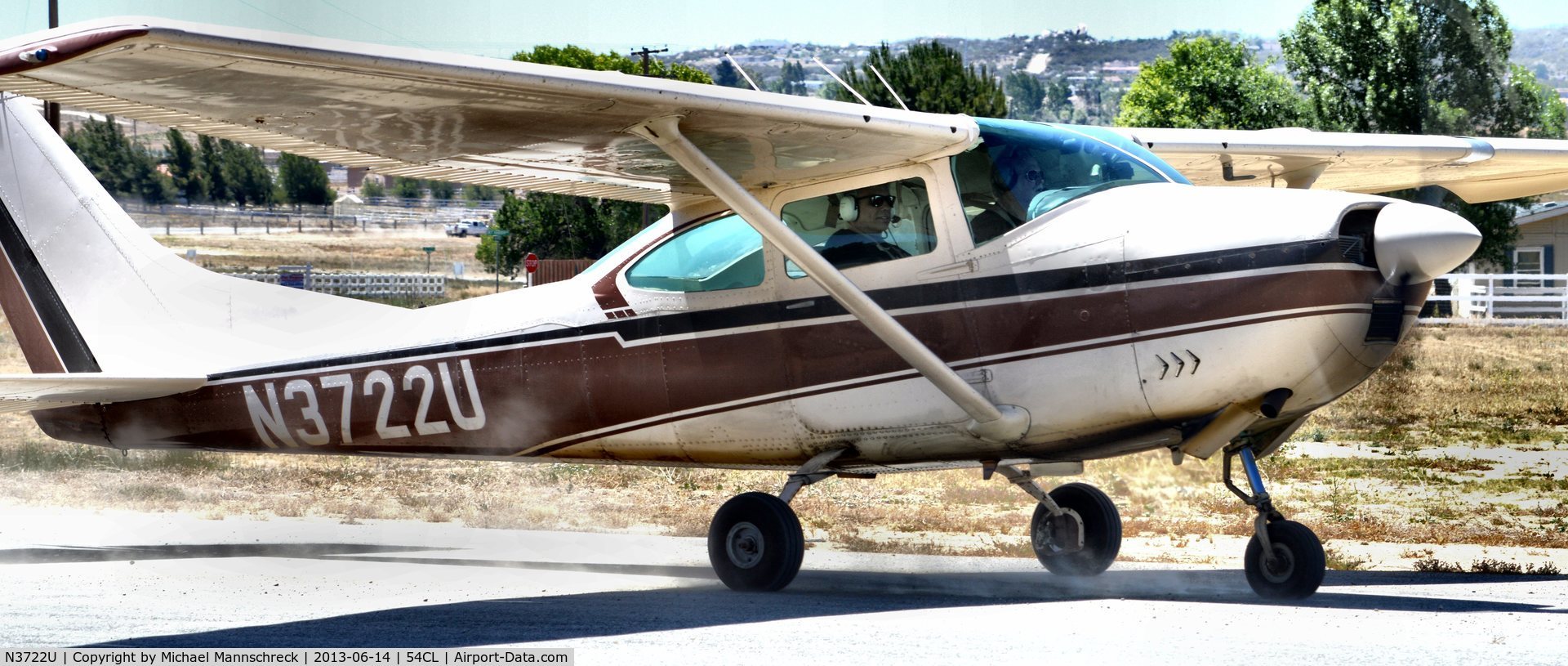 N3722U, 1963 Cessna 182G Skylane C/N 18255122, Taking off!