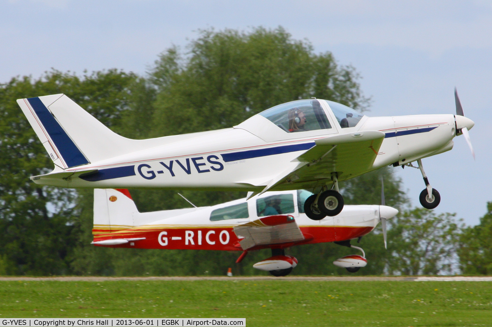 G-YVES, 2005 Alpi Aviation Pioneer 300 C/N PFA 330-14290, G-YVES landing on 03R with G-RICO landing on 03L