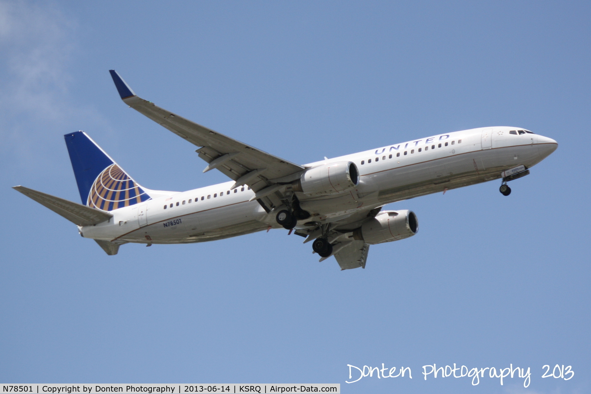 N78501, 2006 Boeing 737-824 C/N 31602, United Flight 1190 (N78501) arrives at Sarasota-Bradenton International Airport following a flight from Chicago-O'Hare International Airport