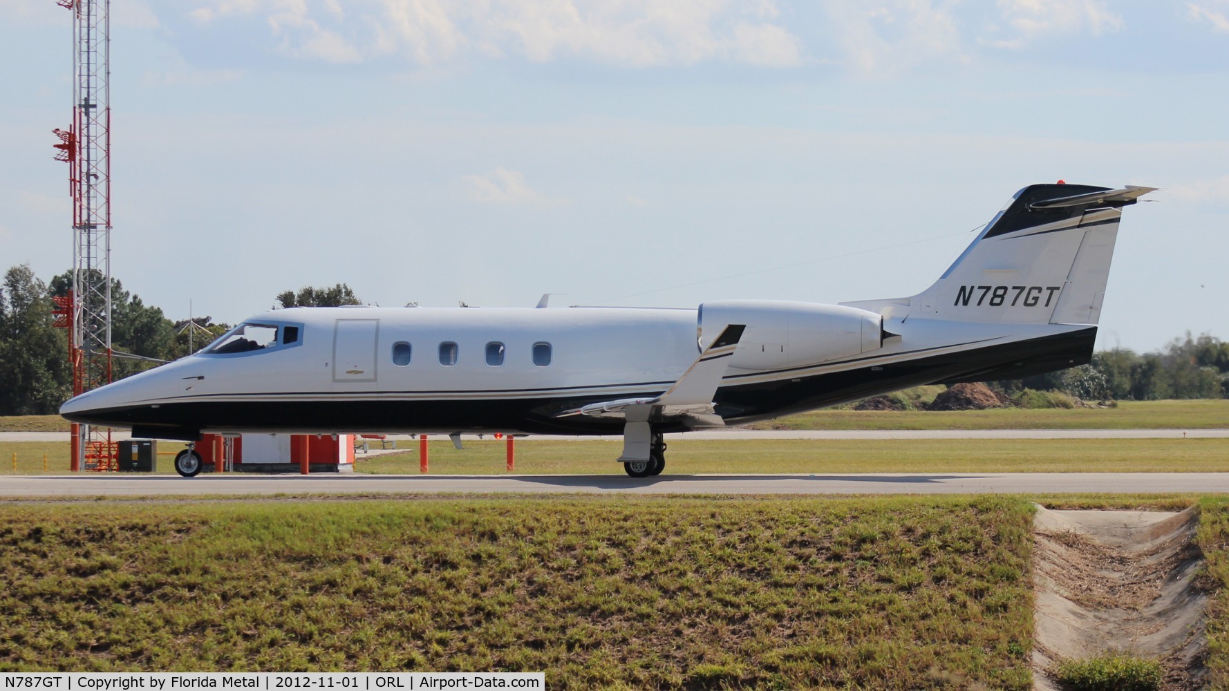 N787GT, Gates Learjet 55B C/N 128, Lear 55B leaving NBAA