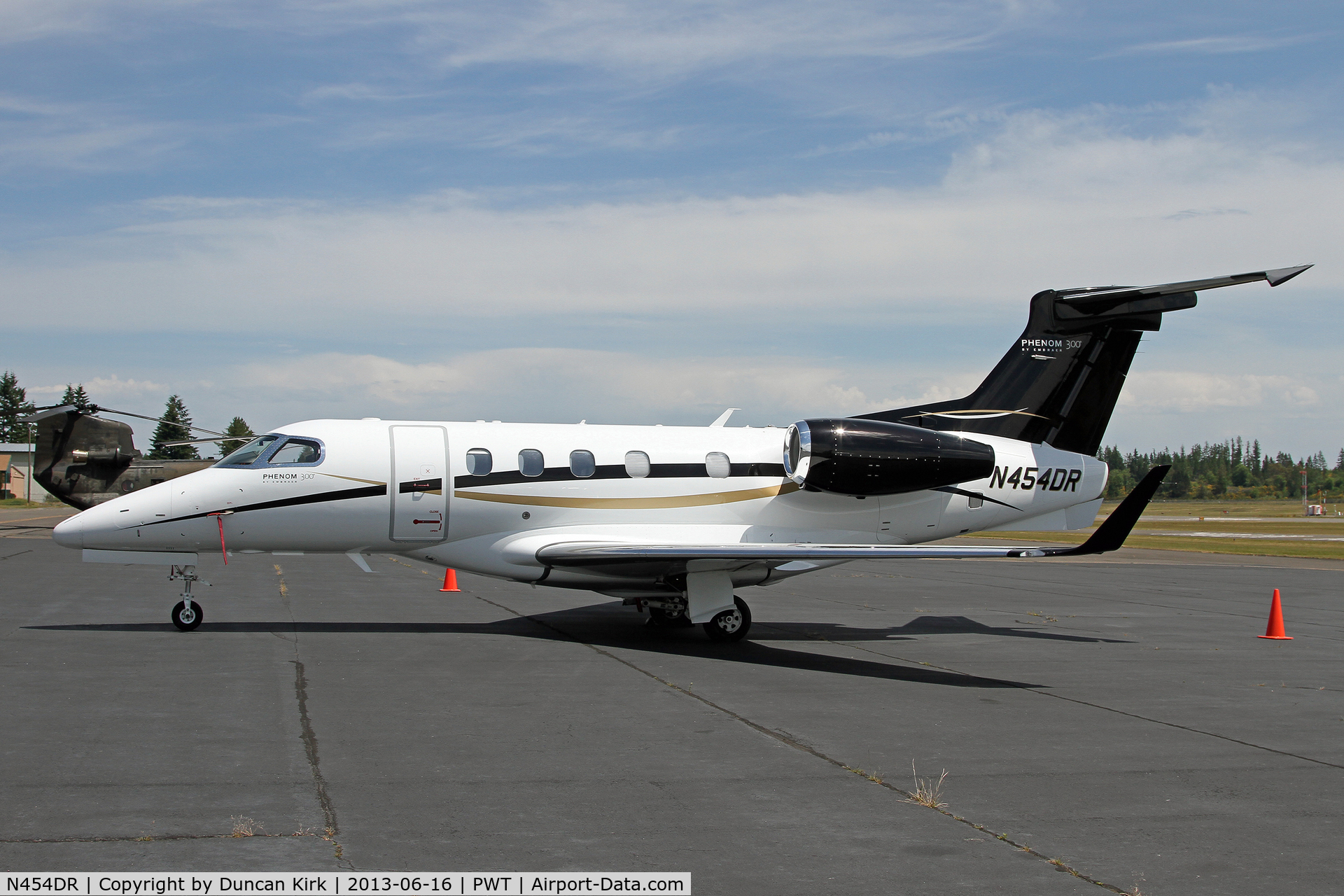 N454DR, 2009 Embraer EMB-505 Phenom 300 C/N 50500005, Looking quite nice for a Sunday on Bremerton's ramp!
