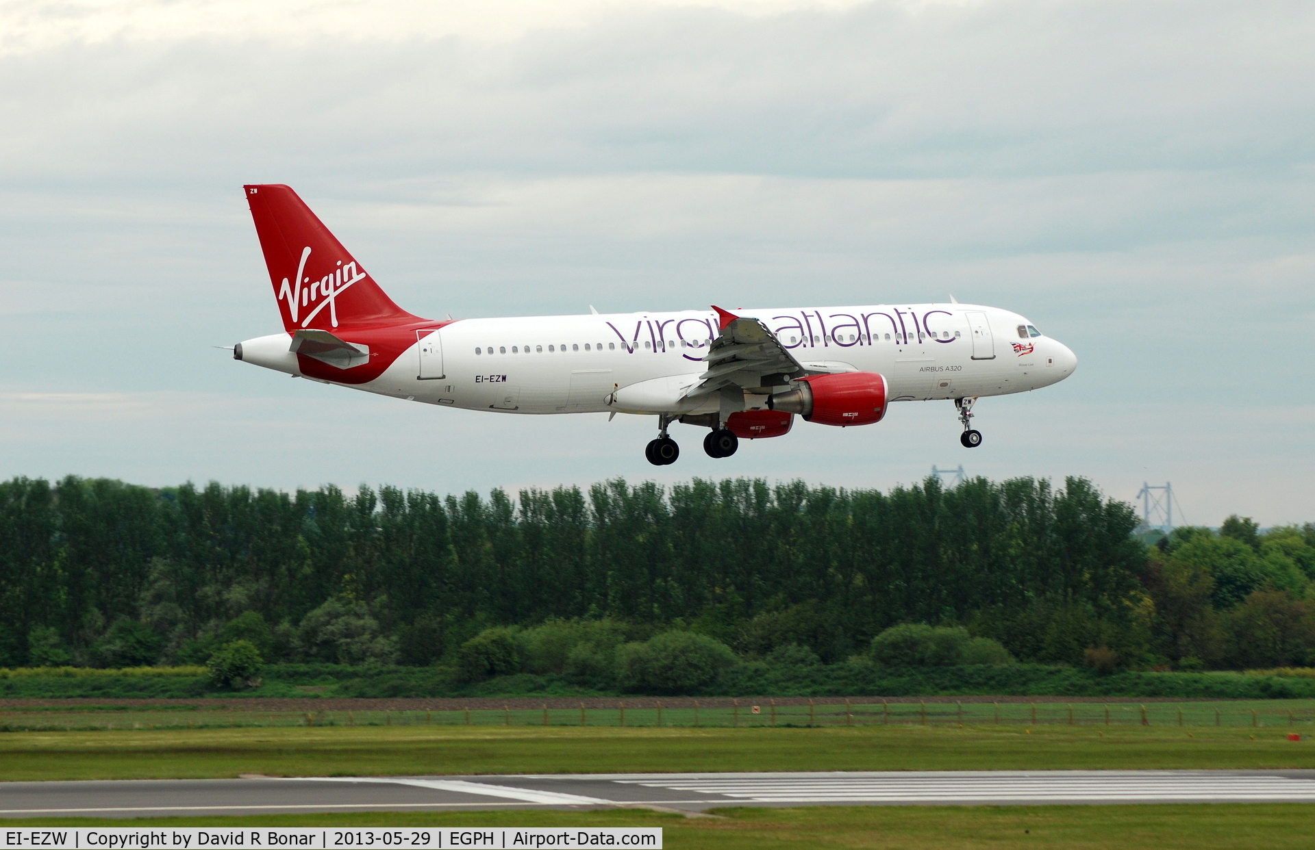 EI-EZW, 2003 Airbus A320-214 C/N 1983, Virgin Atlantic are now running internal UK services. Seen here arriving from London Heathrow.
Aircraft on lease from Aer Lingus