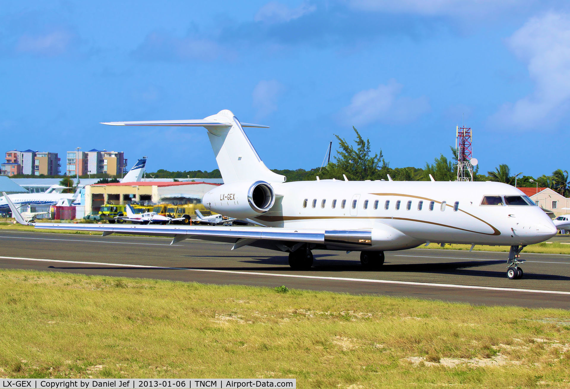 LX-GEX, 1998 Bombardier BD-700-1A10 Global Express C/N 9013, LX-GEX