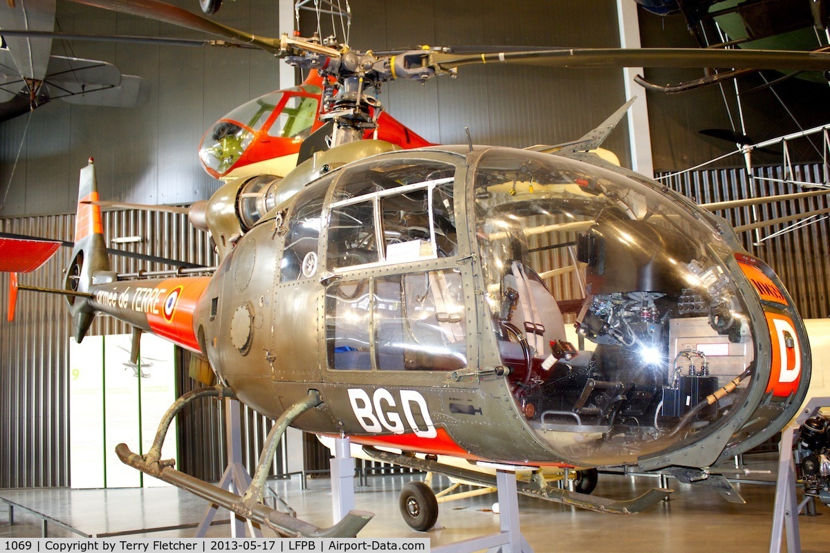 1069, Aerospatiale SA-341F Gazelle C/N 1069, Exibited at the AIR & SPACE MUSEUM , Le Bourget , Paris