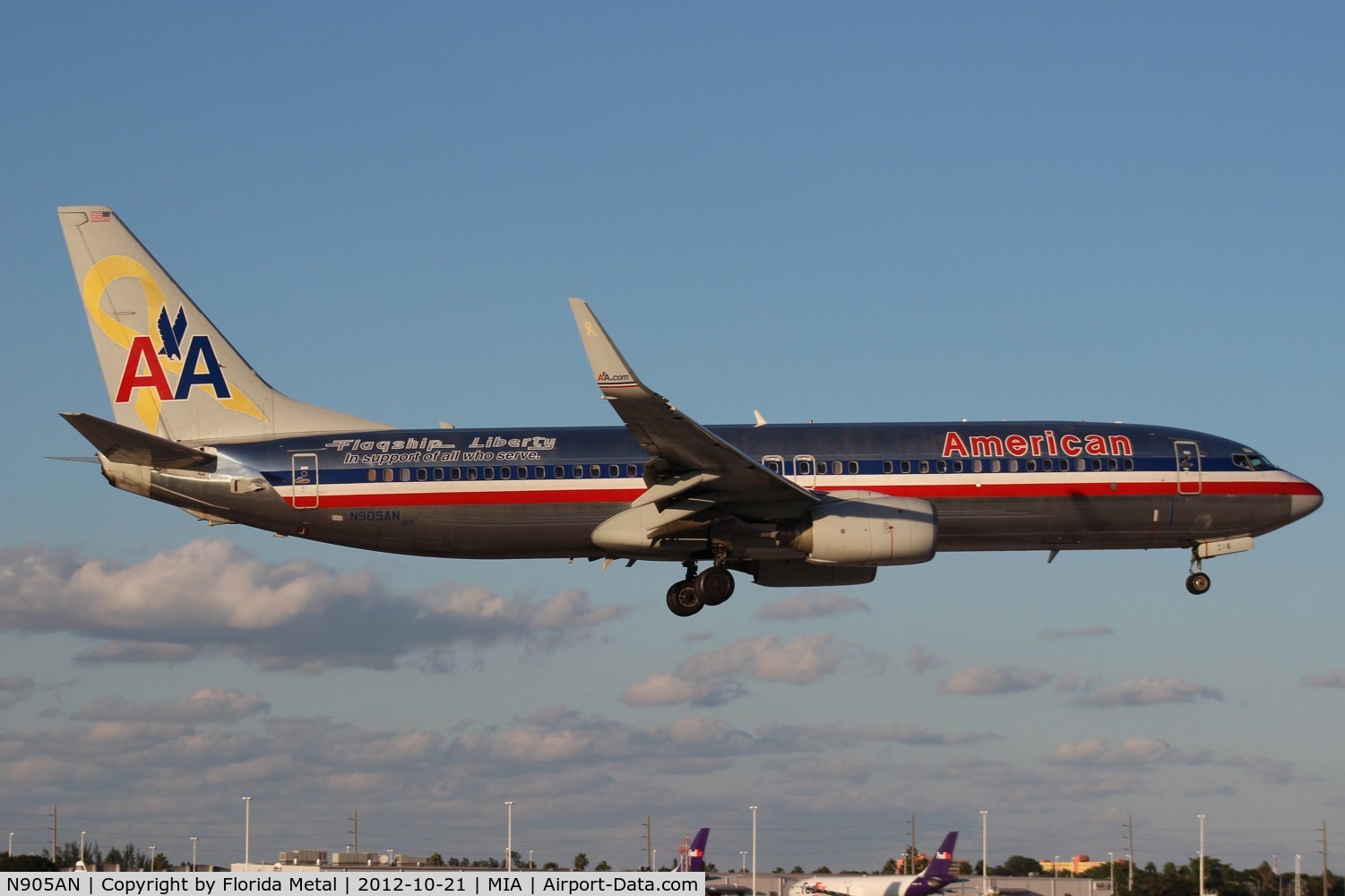 N905AN, 1999 Boeing 737-823 C/N 29507, American yellow ribbon 737-800