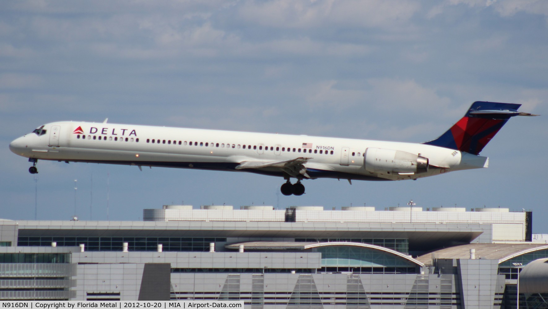 N916DN, 1996 McDonnell Douglas MD-90-30 C/N 53396, Delta MD-90