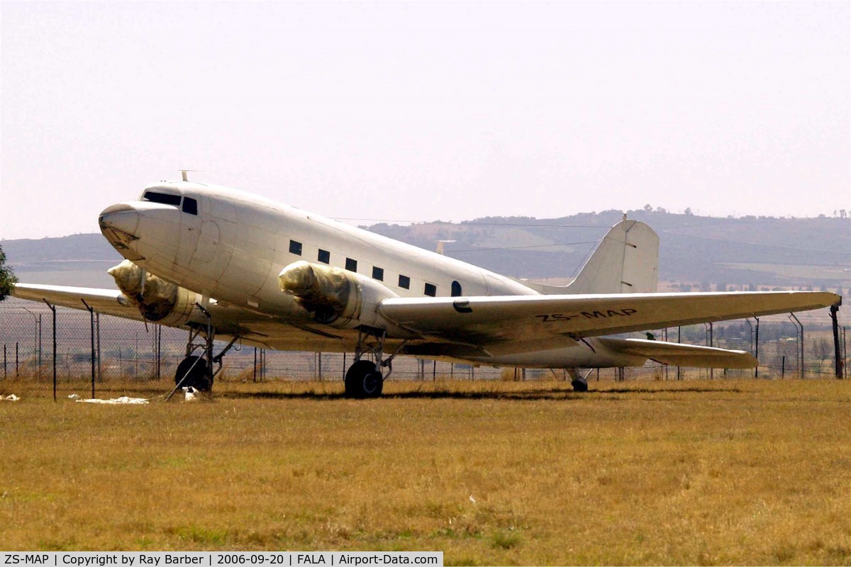 ZS-MAP, 1945 Douglas DC-3-65TP (C-47B-25-DK) C/N 32644, Douglas DC-3C-47B-15-DK [15896/32644] (Rossair) Lanseria~ZS 20/09/2006. Taken before modifications.