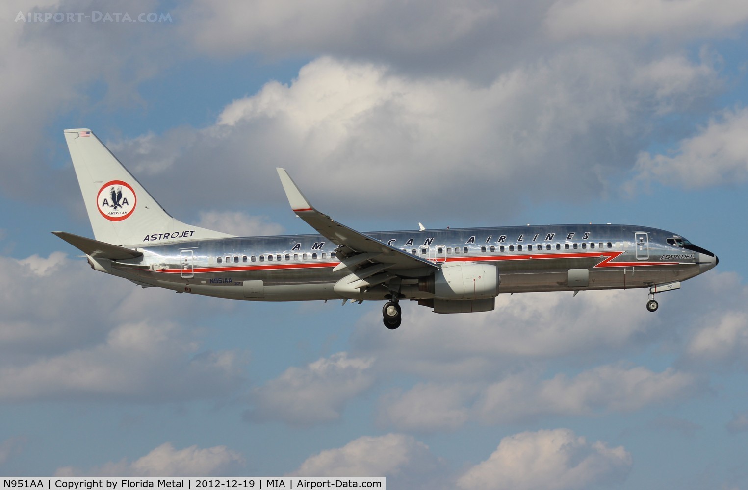 N951AA, 2000 Boeing 737-823 C/N 29538, American retro 737