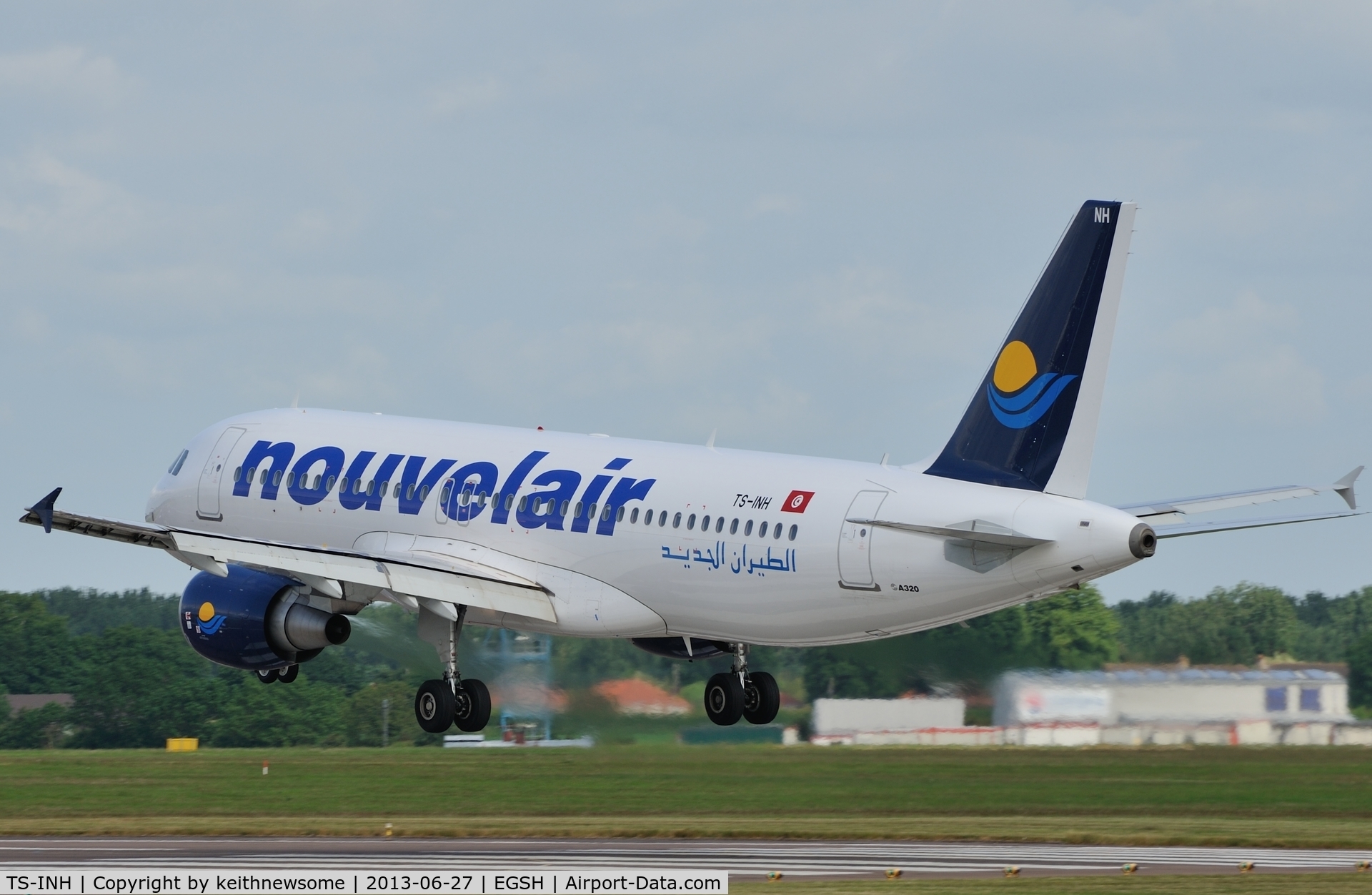 TS-INH, 1991 Airbus A320-211 C/N 157, Arriving onto runway 27 !