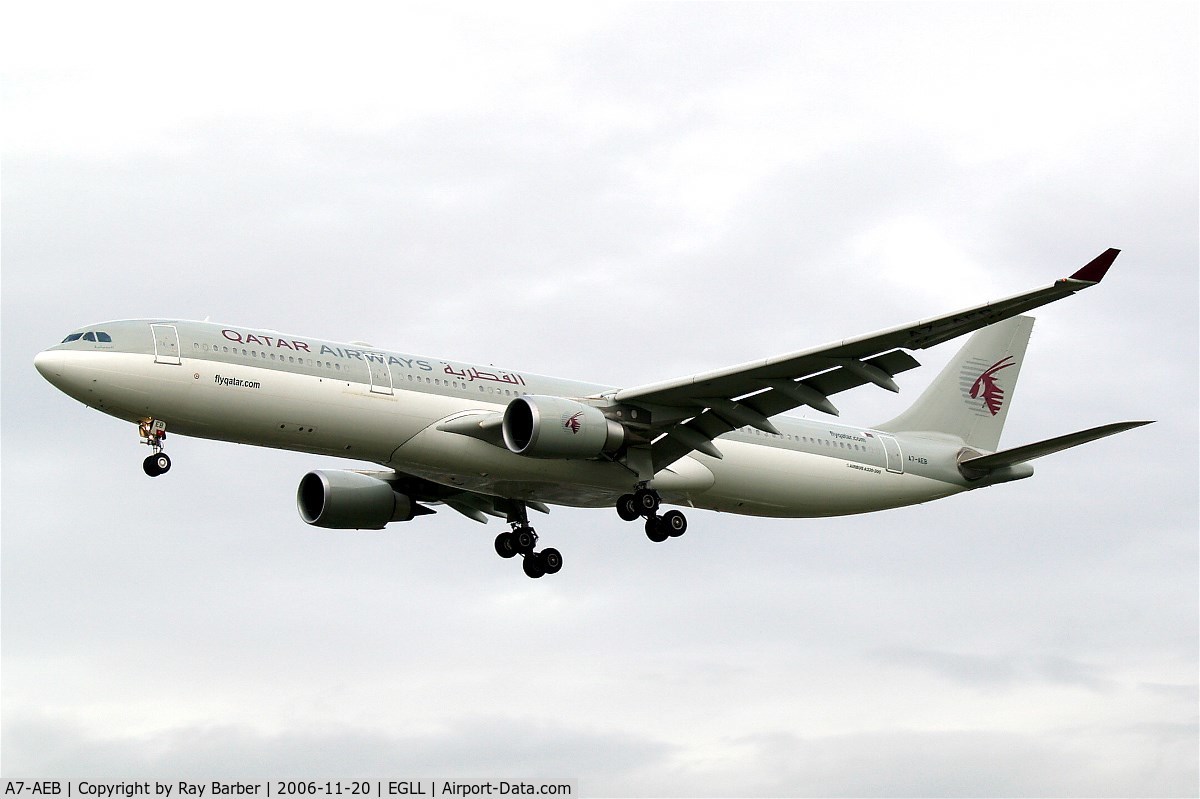 A7-AEB, 2004 Airbus A330-302 C/N 637, Airbus A330-302 [637] (Qatar Airways) Heathrow~G 20/11/2006. Earlier scheme.