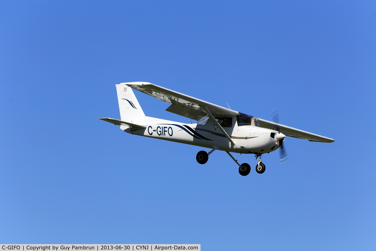C-GIFO, 1976 Cessna 150M C/N 15078487, On final