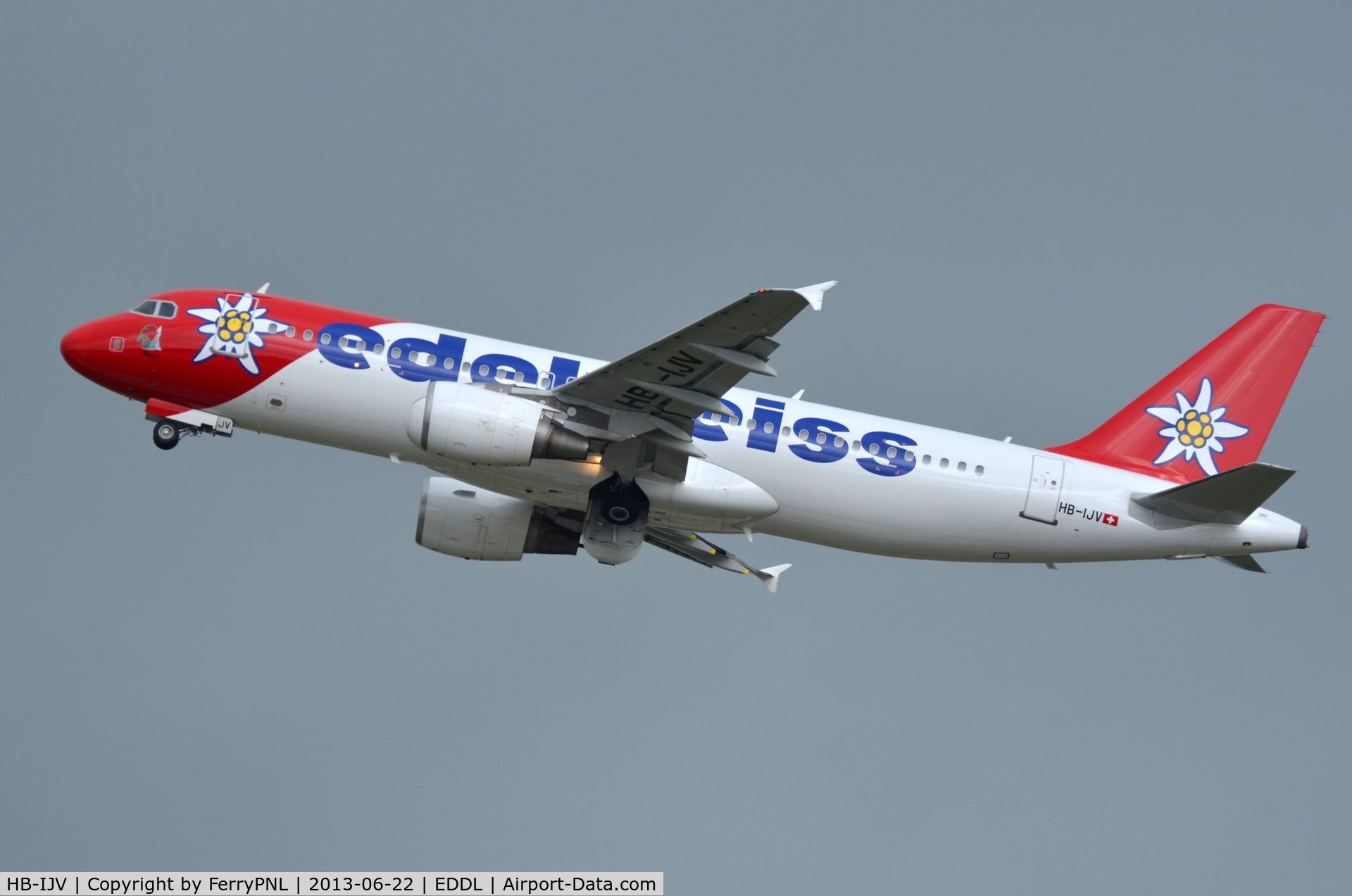HB-IJV, 2003 Airbus A320-214 C/N 2024, Edelweiss A320 take-off